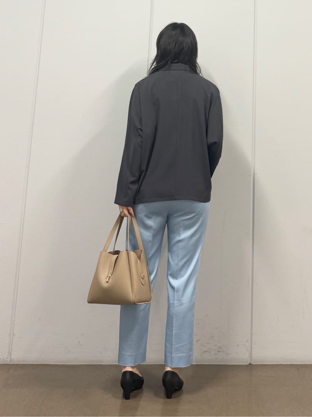 mizukiさんの「INDIVI｜【さらに軽く軽快！／着る日傘】ドルマンダブルジャケット」を使ったコーディネート