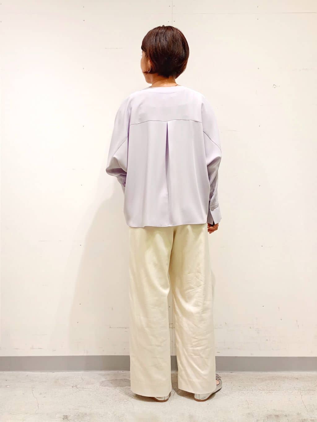 Kさんの「INDIVI｜【洗える／UVケア／マットサテン】Vネックドルマンスリーブブラウス」を使ったコーディネート