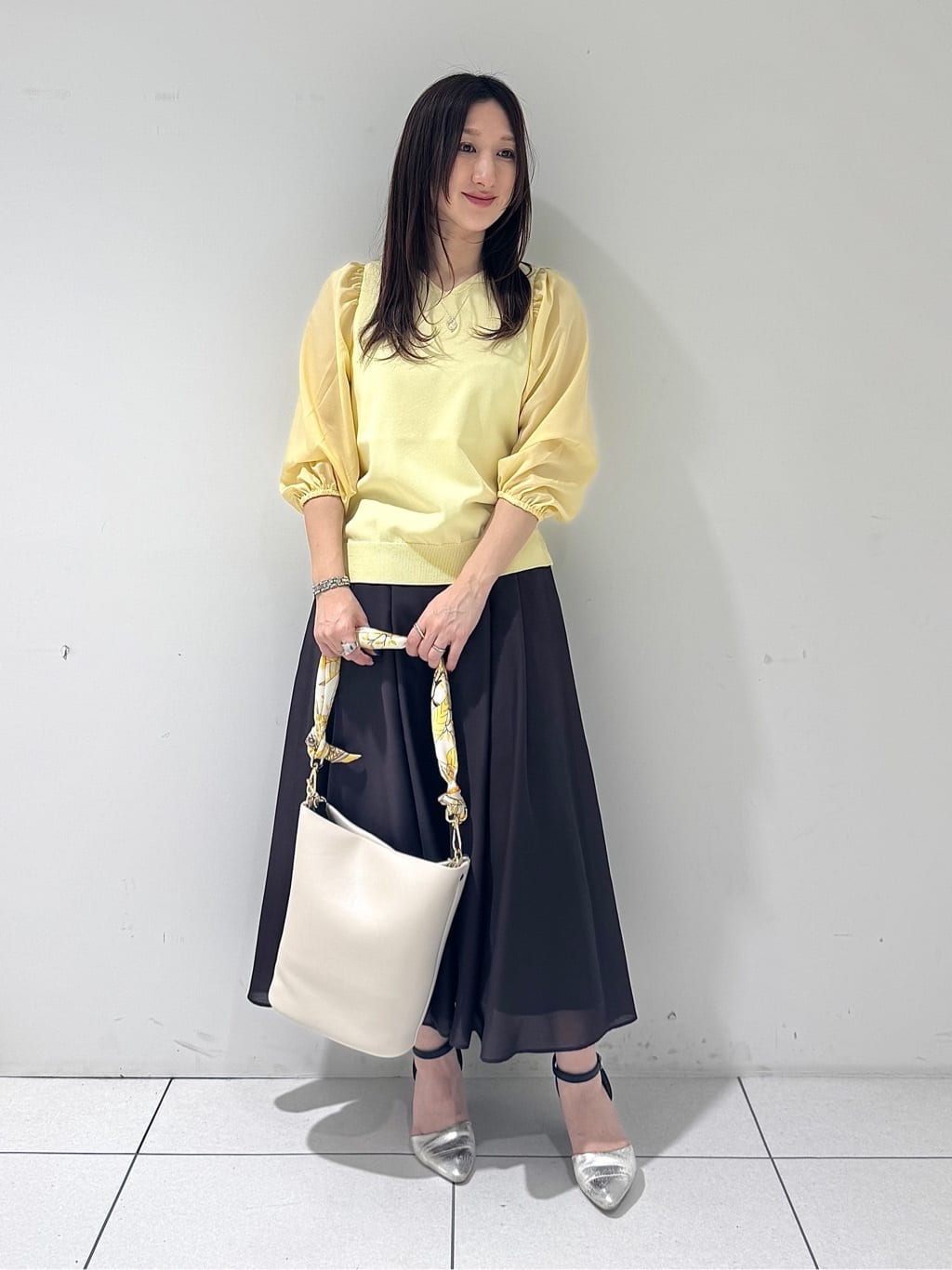そんさんの「INDIVI｜【接触冷感／洗える／SETUP可能】シアーシャンブレータックフレアスカート」を使ったコーディネート