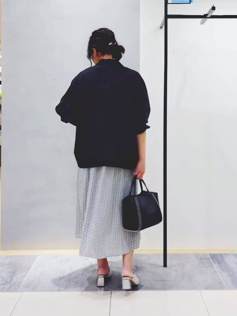 TOMOMIさんの「INDIVI｜【接触冷感／透湿／着る日傘】ドルマンダブルジャケット」を使ったコーディネート