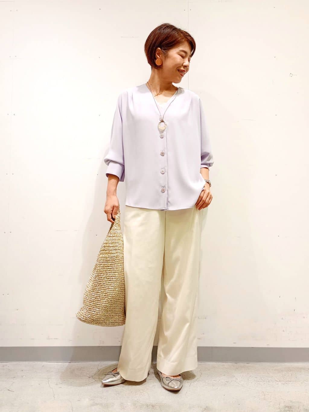Kさんの「INDIVI｜【洗える／UVケア／マットサテン】Vネックドルマンスリーブブラウス」を使ったコーディネート