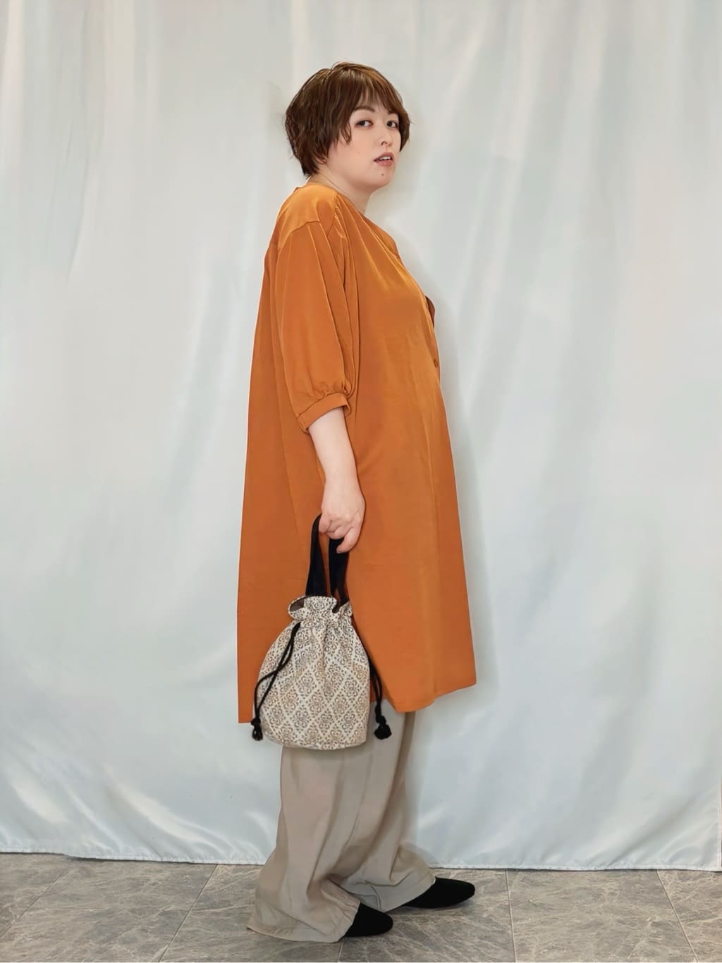 たみさんの「SHOO･LA･RUE｜【洗濯機可/S-LL】1枚でも羽織でも キーネックシャツワンピース」を使ったコーディネート