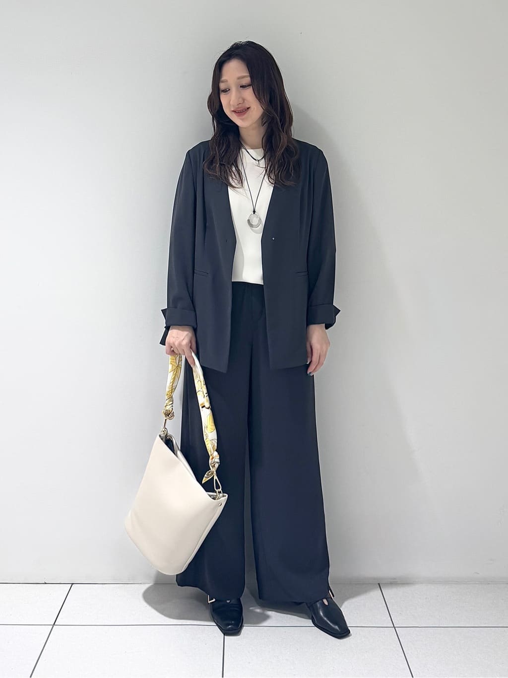 そんさんの「INDIVI｜【さらに軽く軽快！／着る日傘】ノーカラージャケット」を使ったコーディネート