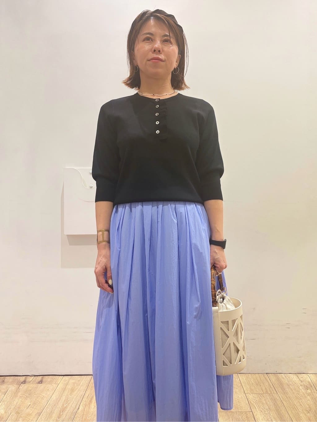 YUKOさんの「index｜フリルヘンリーネックニット【洗濯機OK／抗ピル】」を使ったコーディネート