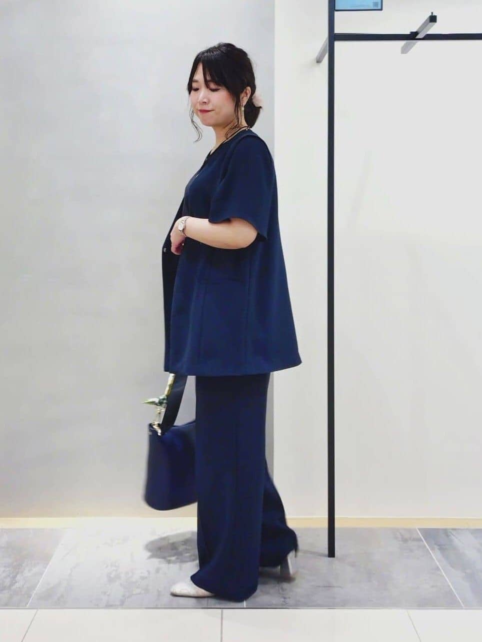 TOMOMIさんの「INDIVI｜【洗える／UVケア／SETUP可】着る日傘ワイドパンツ」を使ったコーディネート