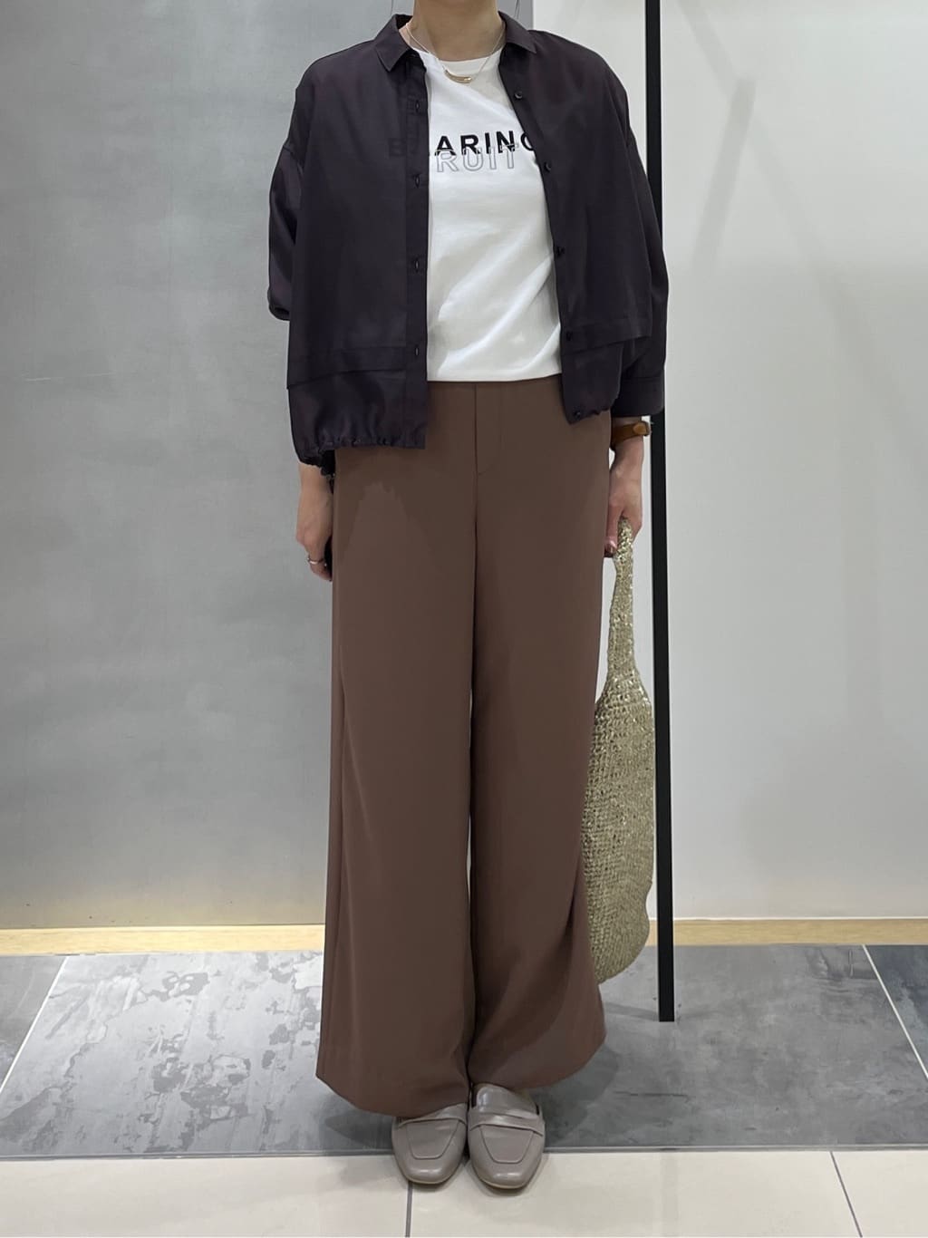 shihoさんの「INDIVI｜【接触冷感／洗える／2WAY】ドロスト付 シアーシャンブレーシャツ」を使ったコーディネート