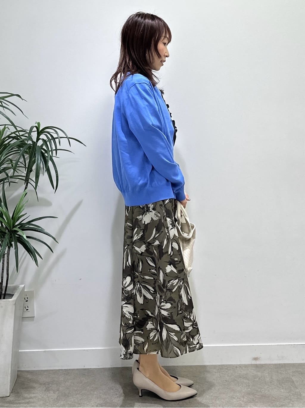 Miwaさんの「UNTITLED｜【接触冷感/通気性/洗える】スタンドカラーフリルブラウス」を使ったコーディネート