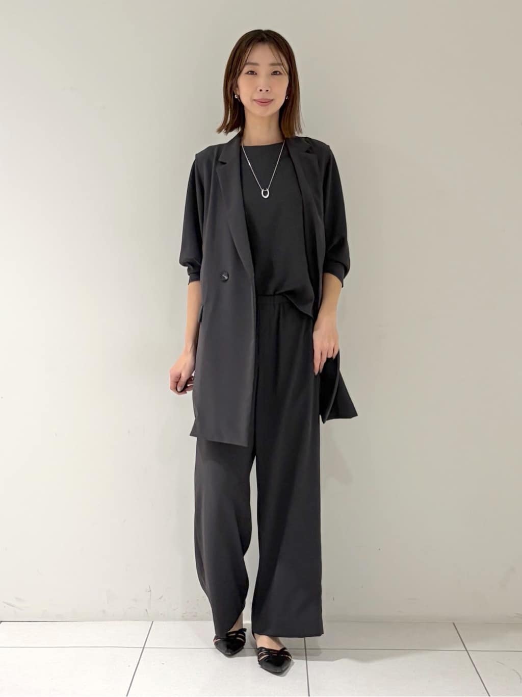 shioriさんの「INDIVI｜【さらに軽く軽快！／着る日傘】ドルマントップス」を使ったコーディネート
