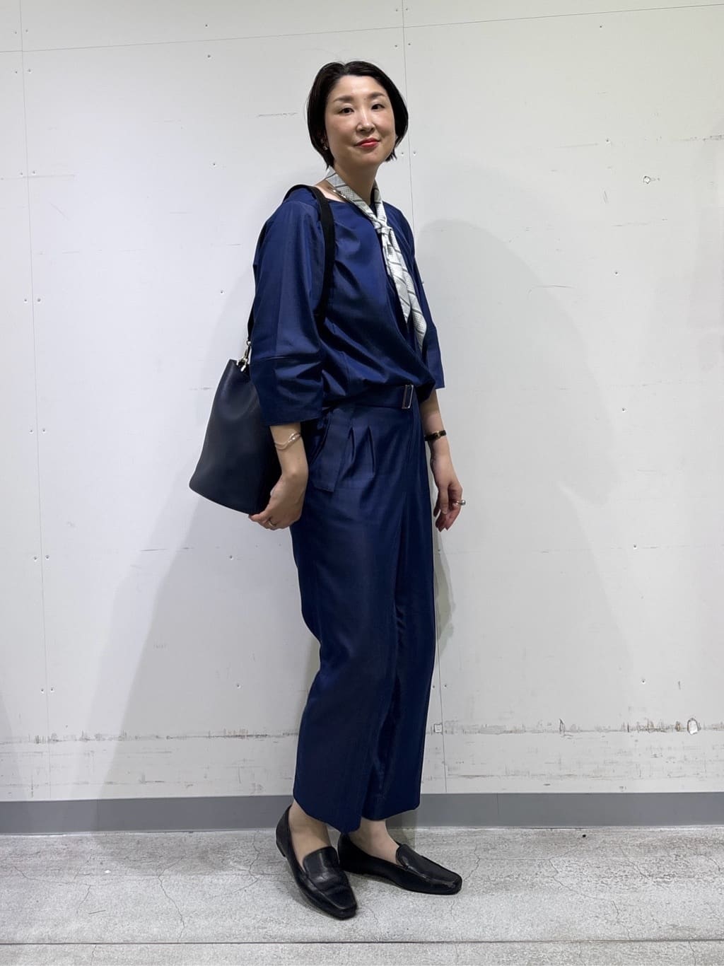 yuriさんの「INDIVI｜【洗える／UVケア／SETUP可能】デニムライク ランタン袖ブラウス」を使ったコーディネート
