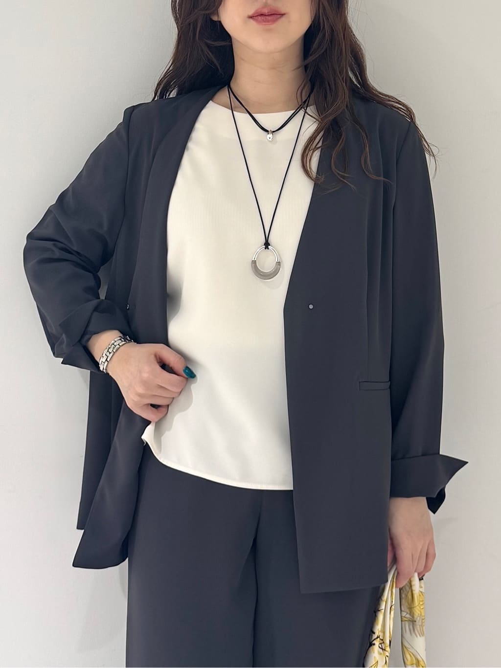そんさんの「INDIVI｜【さらに軽く軽快！／着る日傘】ノーカラージャケット」を使ったコーディネート