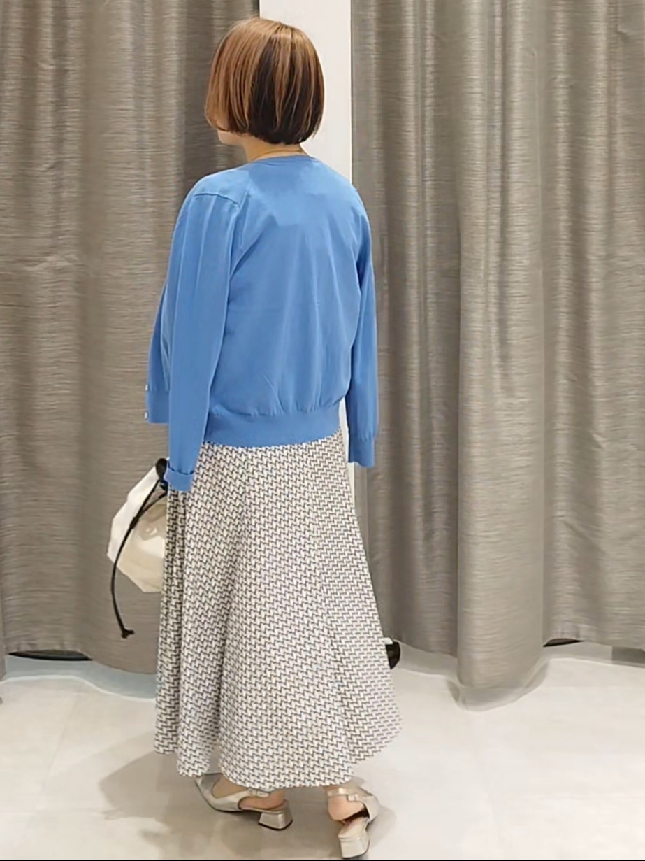 s u g iさんの「UNTITLED｜【9色展開/アンサンブル可】コットンクルーネックカーディガン」を使ったコーディネート