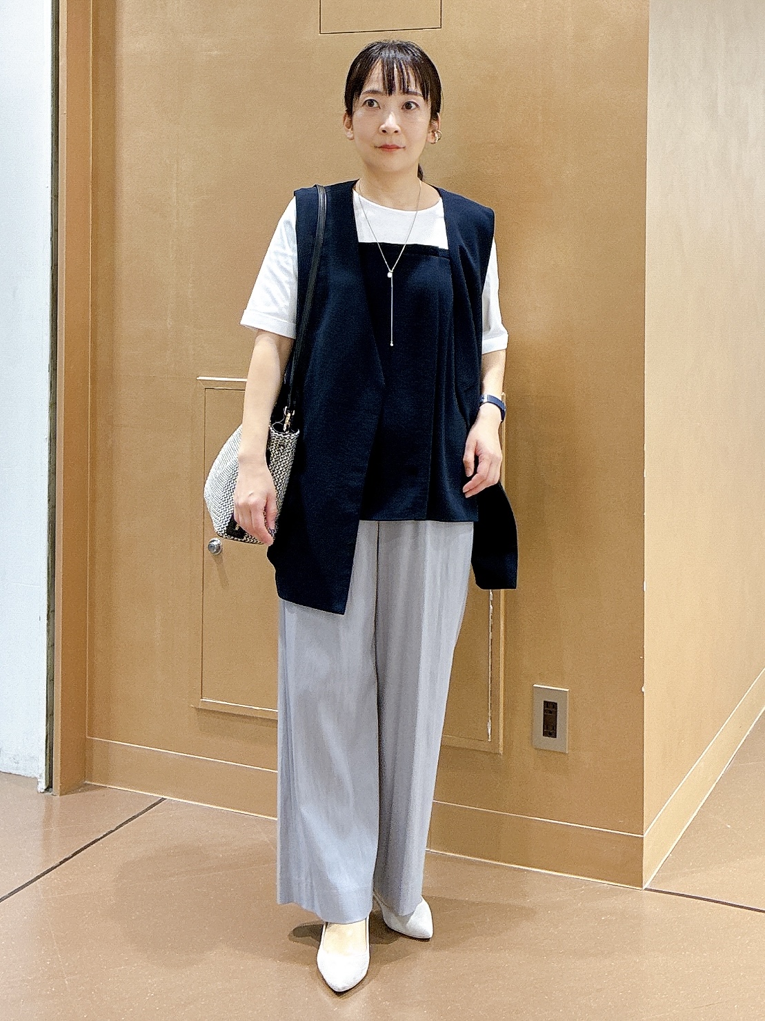 hattoriさんの「INDIVI｜【褒められパンツ／洗える／ウエストゴム】ワイドタックパンツ」を使ったコーディネート