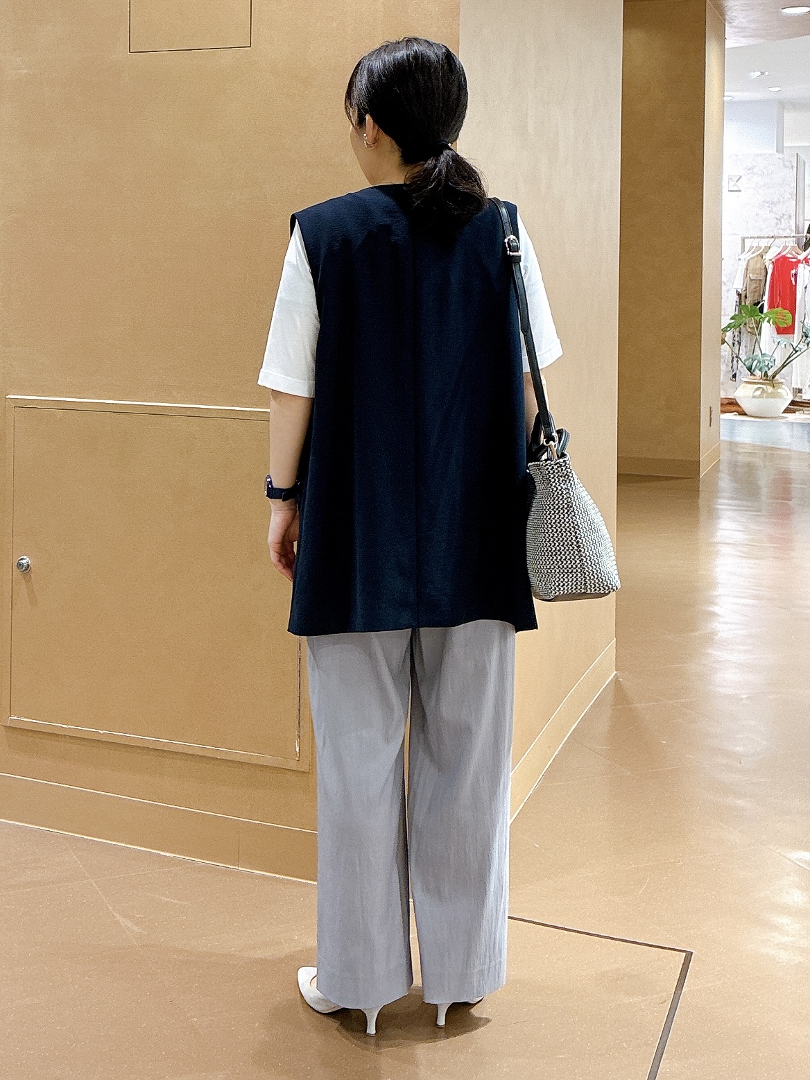 hattoriさんの「INDIVI｜【褒められパンツ／洗える／ウエストゴム】ワイドタックパンツ」を使ったコーディネート