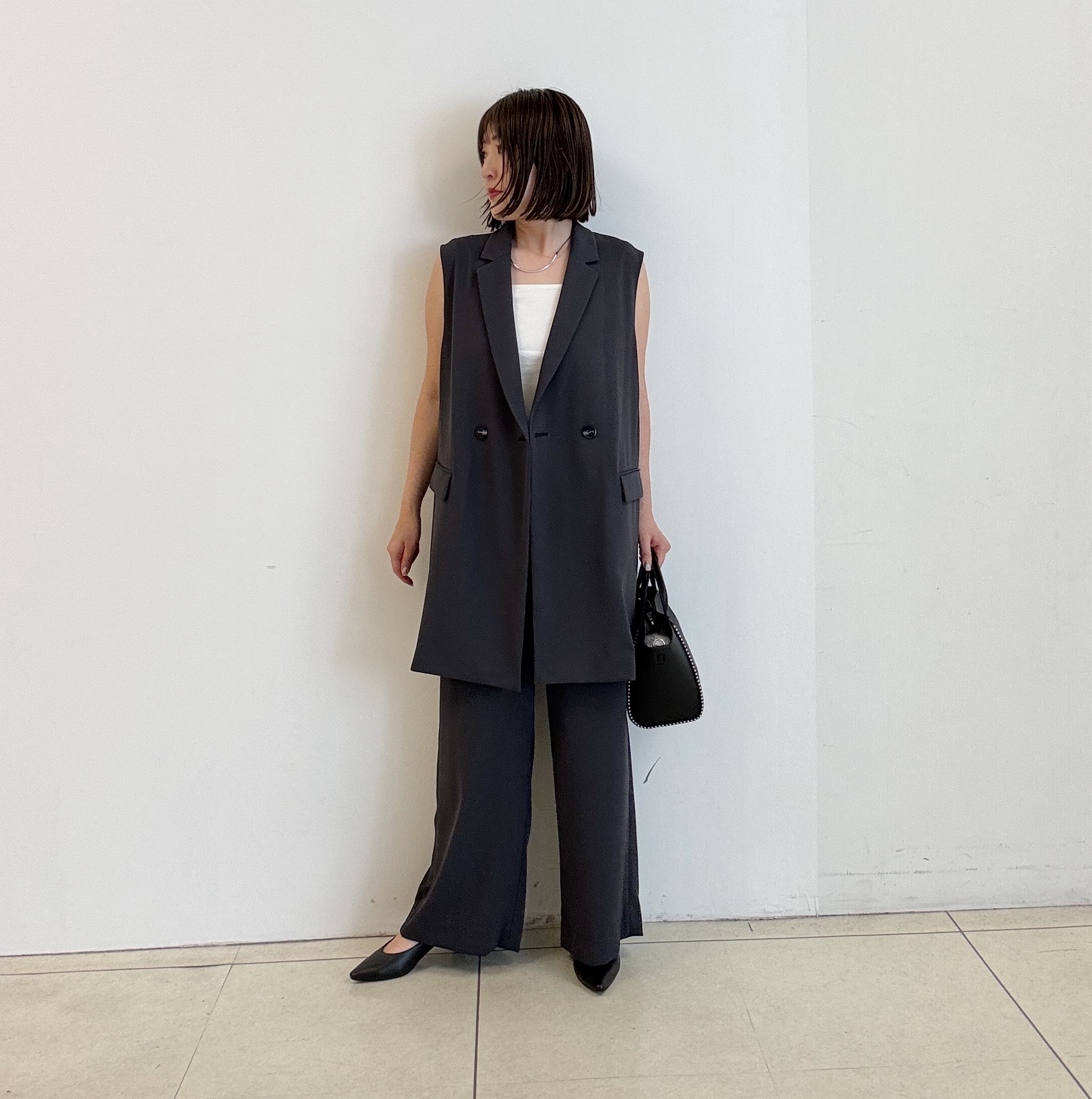 yoshiyaさんの「INDIVI｜【さらに軽く軽快！／着る日傘】颯爽ジレジャケット」を使ったコーディネート