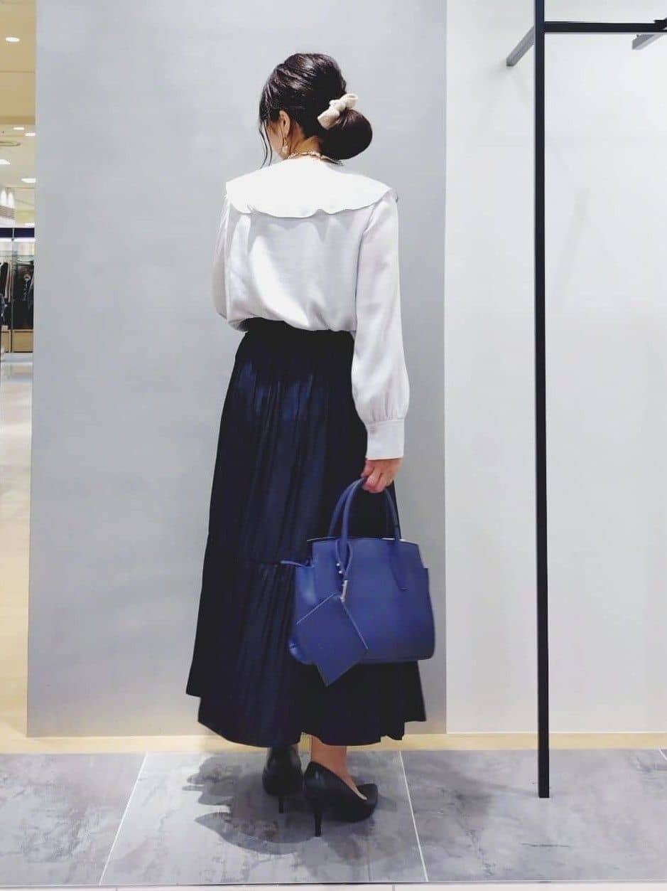 TOMOMIさんの「INDIVI｜【洗える／丈調整可能】ギャザーフレアスカート」を使ったコーディネート