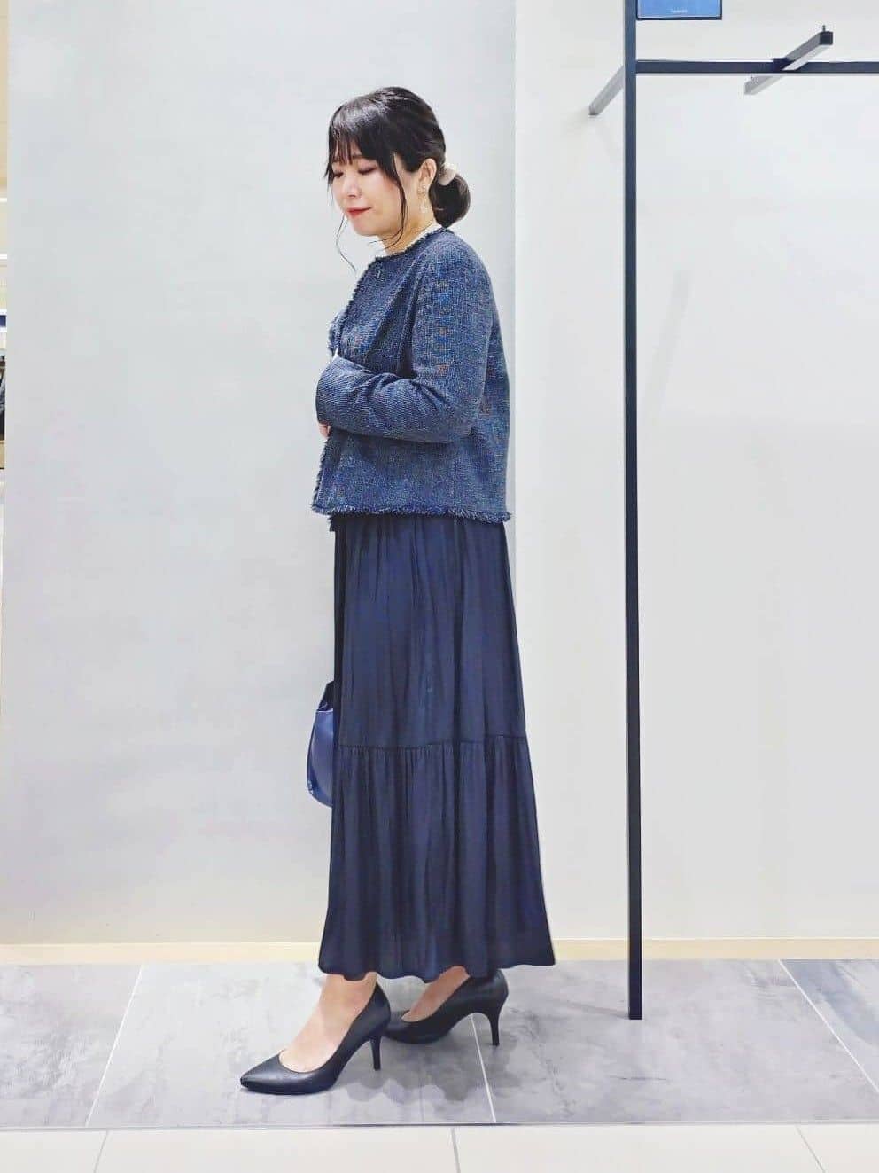 TOMOMIさんの「INDIVI｜【洗える／丈調整可能】ギャザーフレアスカート」を使ったコーディネート