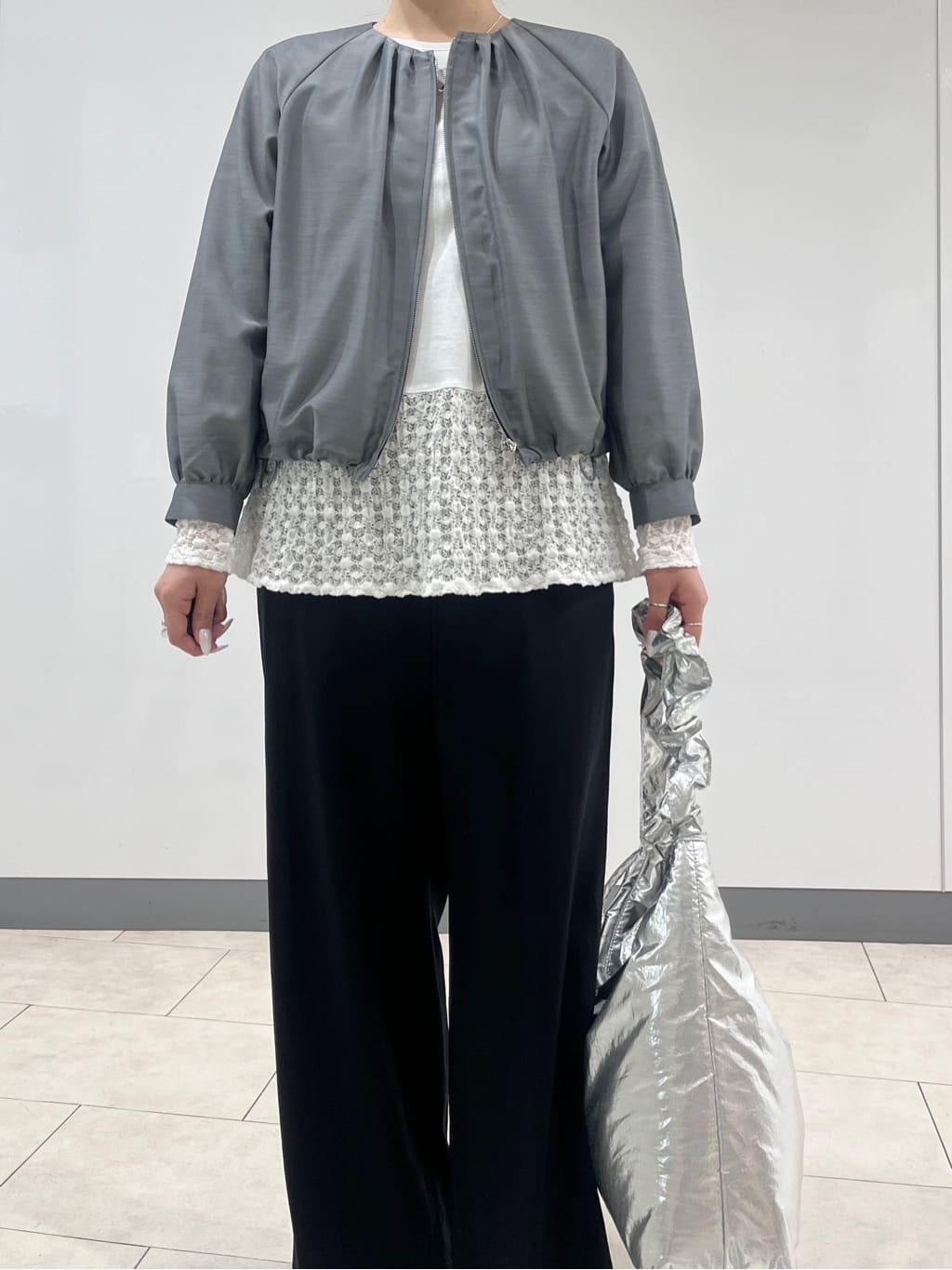 hasuさんの「INDIVI｜【洗える／大人シアー】エアリー バルーンブルゾン」を使ったコーディネート