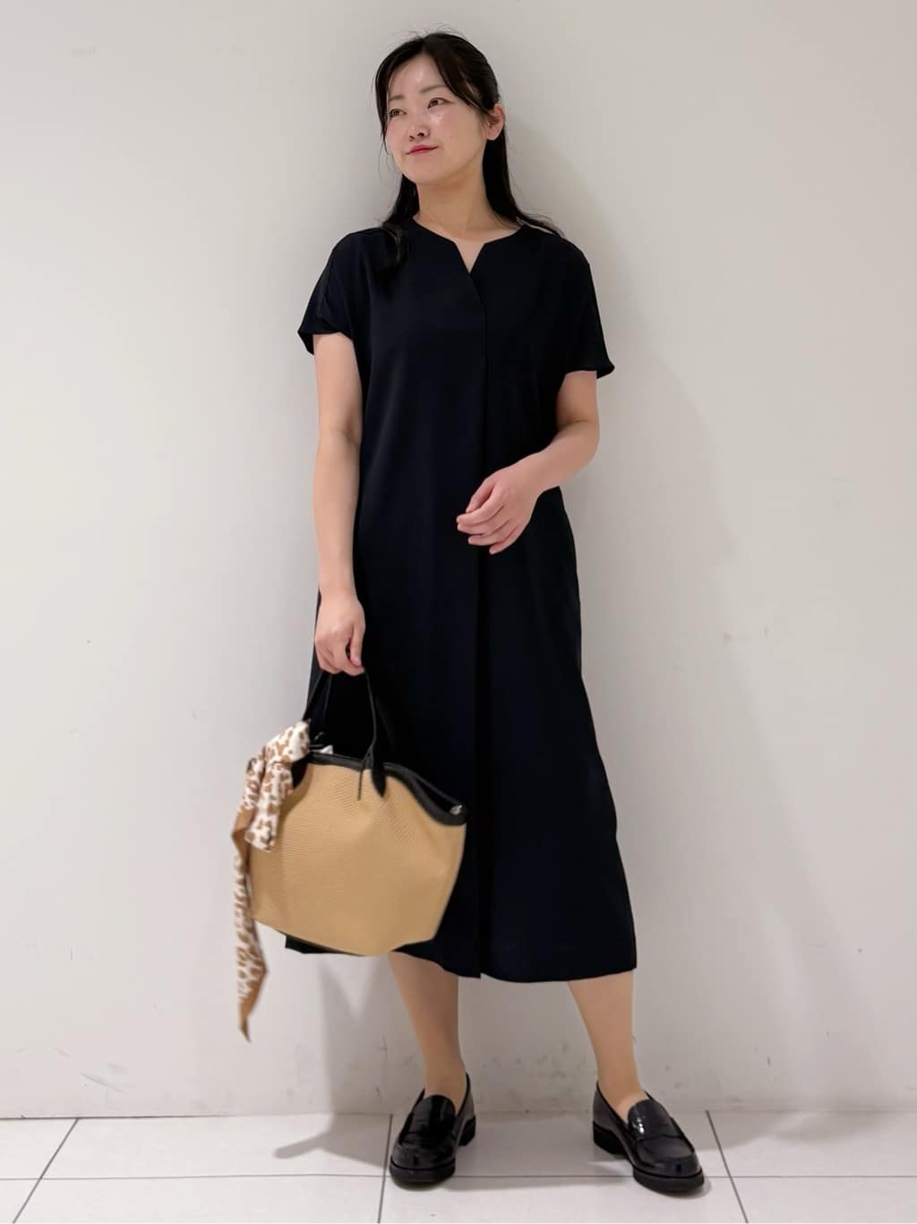 momokoさんの「INDIVI｜【洗える／UVケア／麻調】スキッパーワンピース」を使ったコーディネート