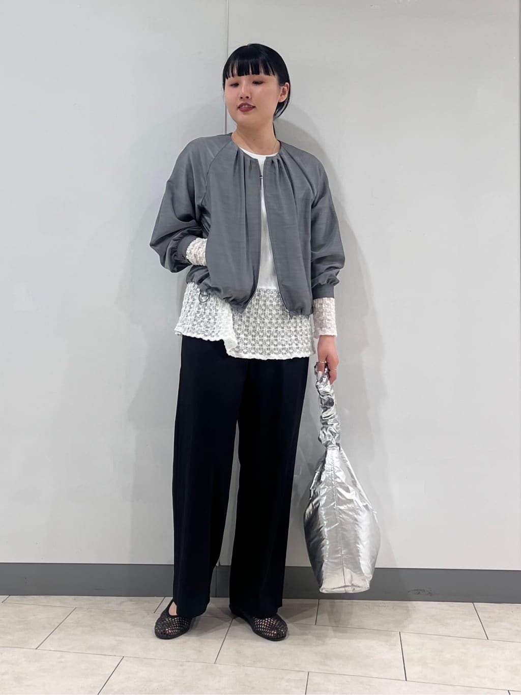 hasuさんの「INDIVI｜【洗える／大人シアー】エアリー バルーンブルゾン」を使ったコーディネート