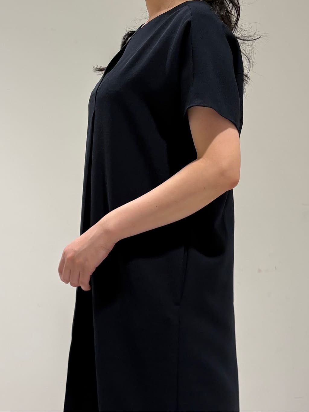 momokoさんの「INDIVI｜【洗える／UVケア／麻調】スキッパーワンピース」を使ったコーディネート