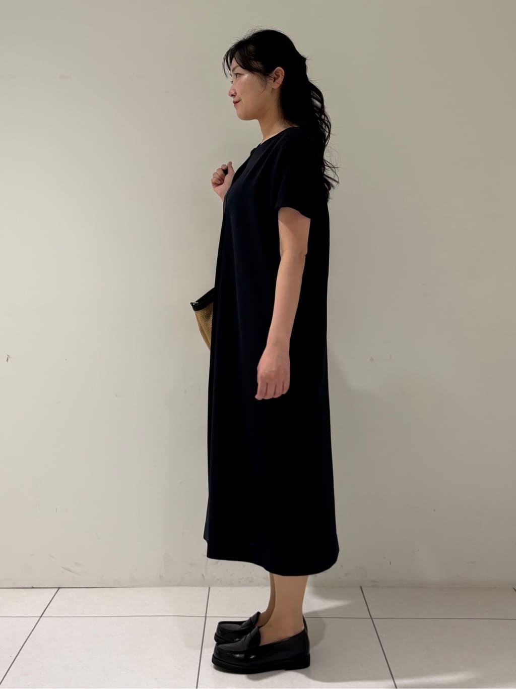 momokoさんの「INDIVI｜【洗える／UVケア／麻調】スキッパーワンピース」を使ったコーディネート