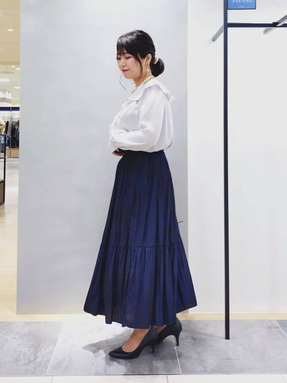 TOMOMIさんの「INDIVI｜【洗える／丈調整可能】ギャザーフレアスカート」を使ったコーディネート