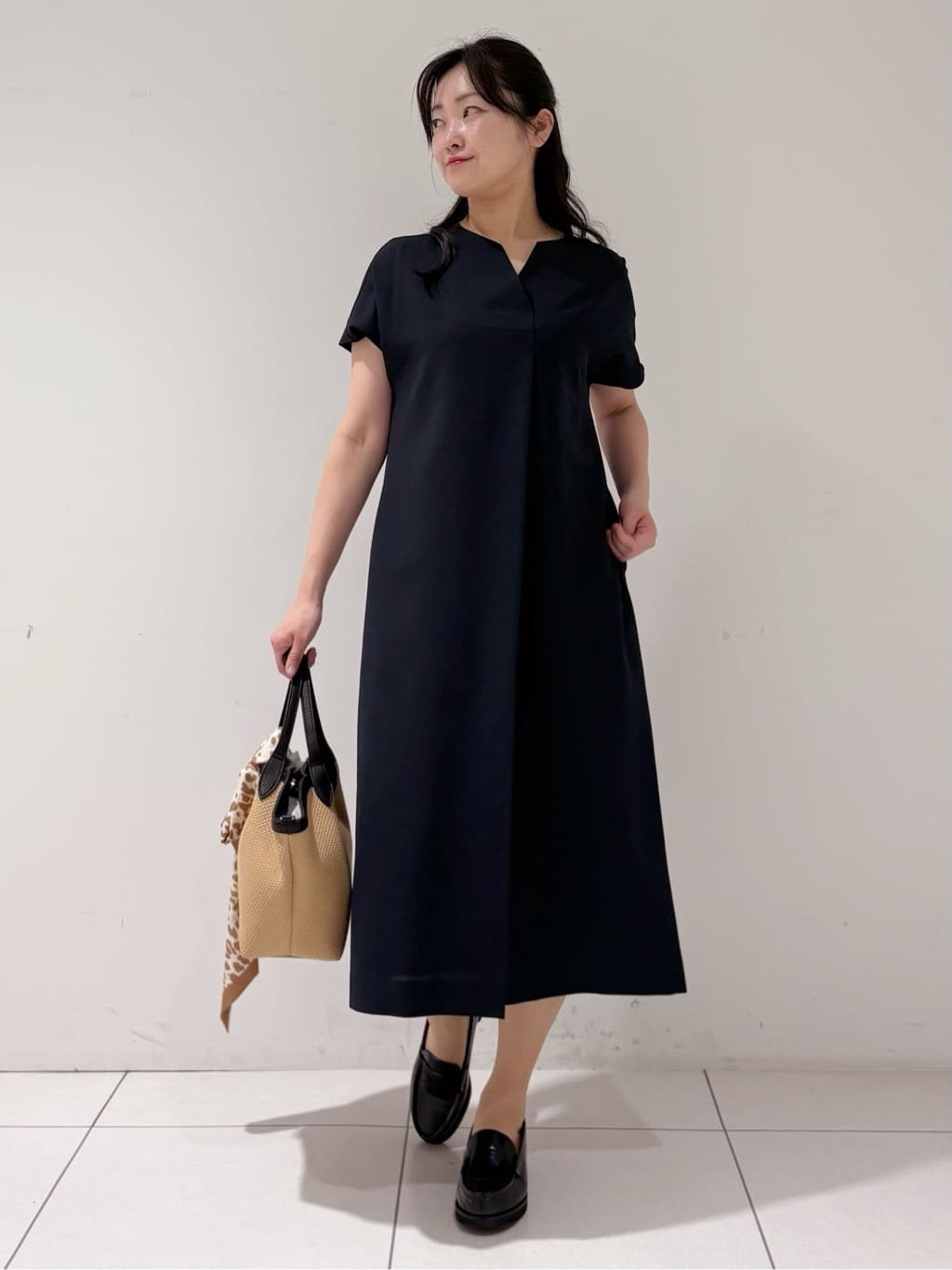 momokoさんの「INDIVI｜【洗える／UVケア／麻調】スキッパーワンピース」を使ったコーディネート