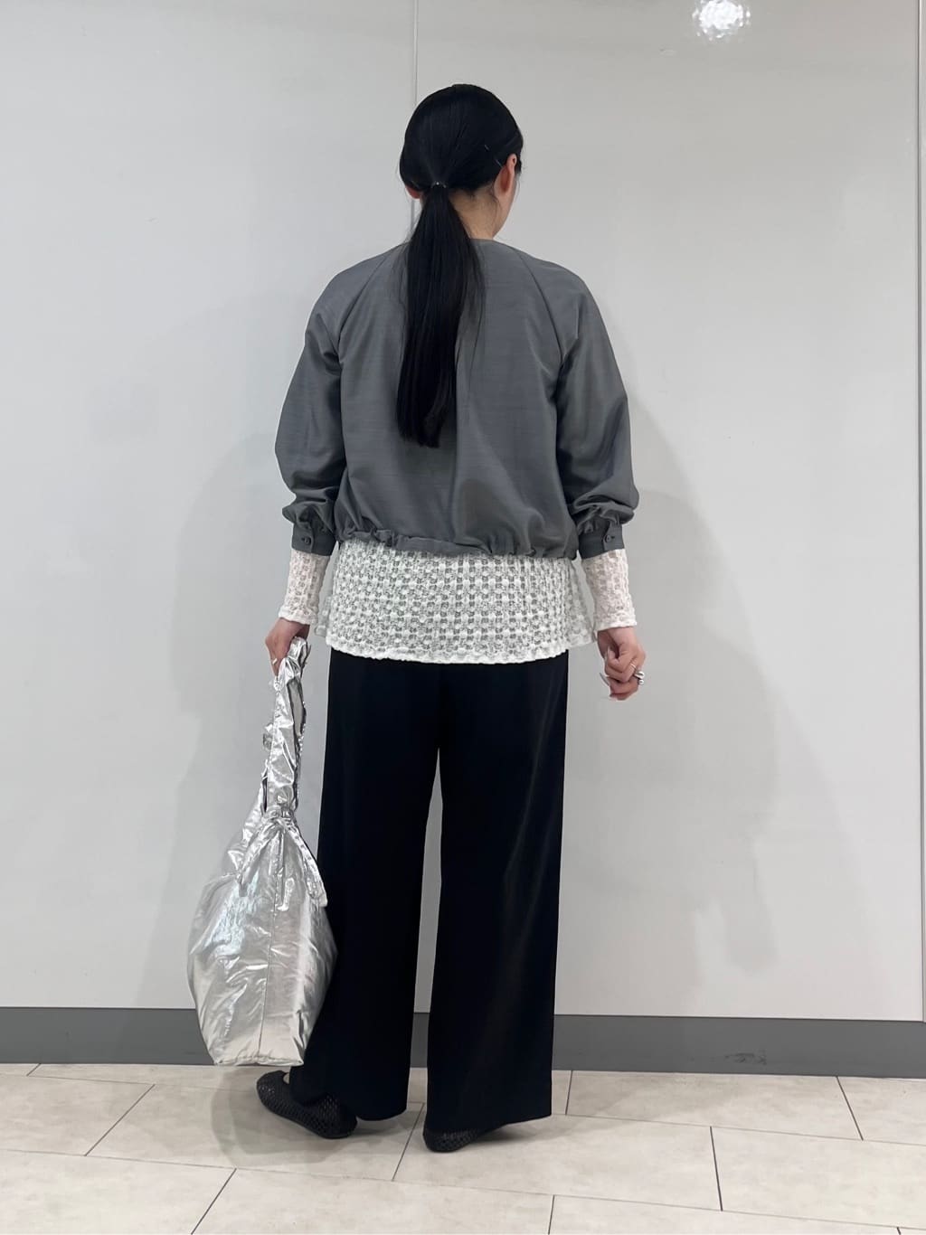 hasuさんの「INDIVI｜【洗える／大人シアー】エアリー バルーンブルゾン」を使ったコーディネート