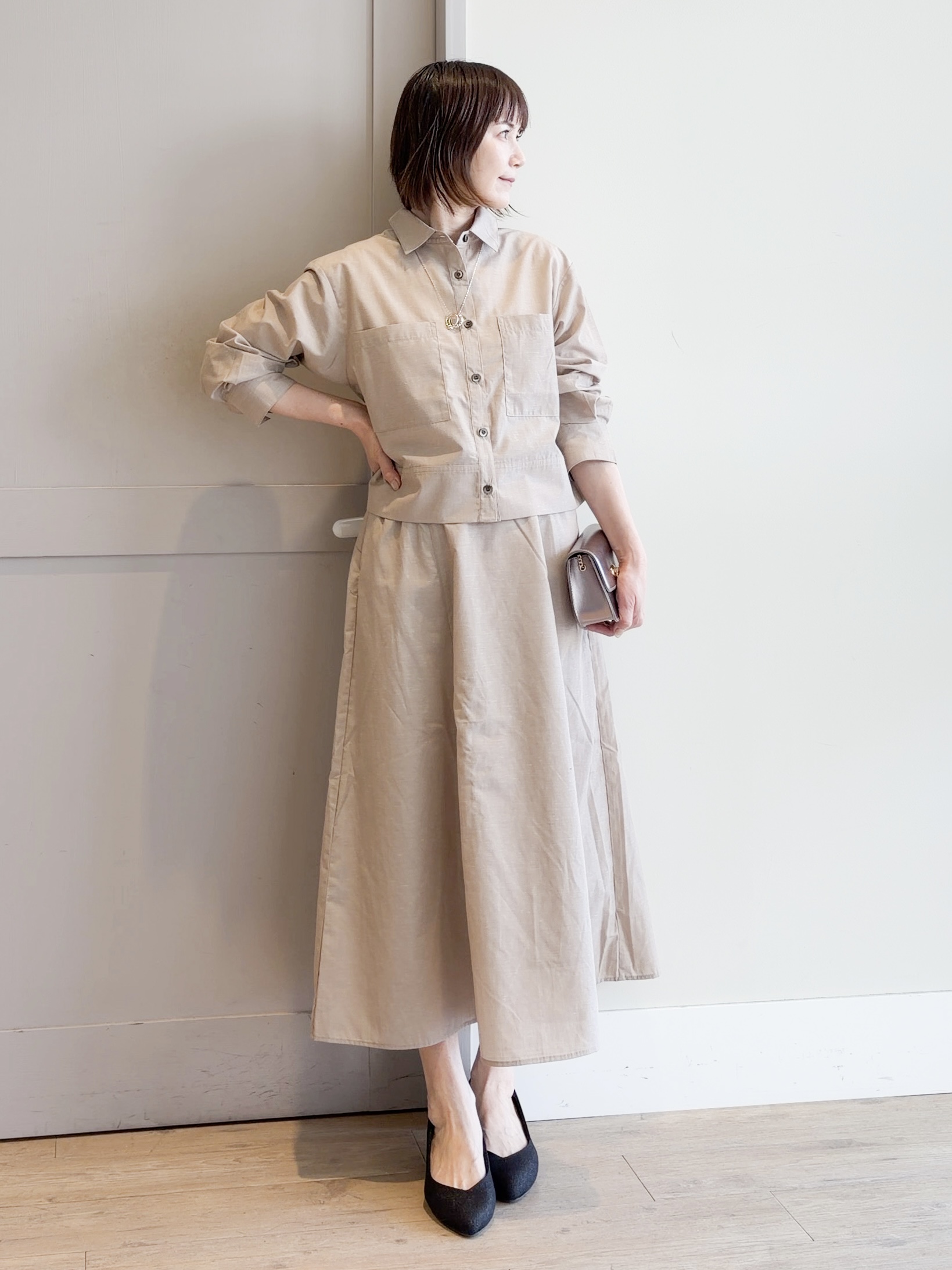 yamakoさんの「grove｜【貴島明日香さん着用／イージーケア／接触冷感】麻混クロップドシャツ」を使ったコーディネート