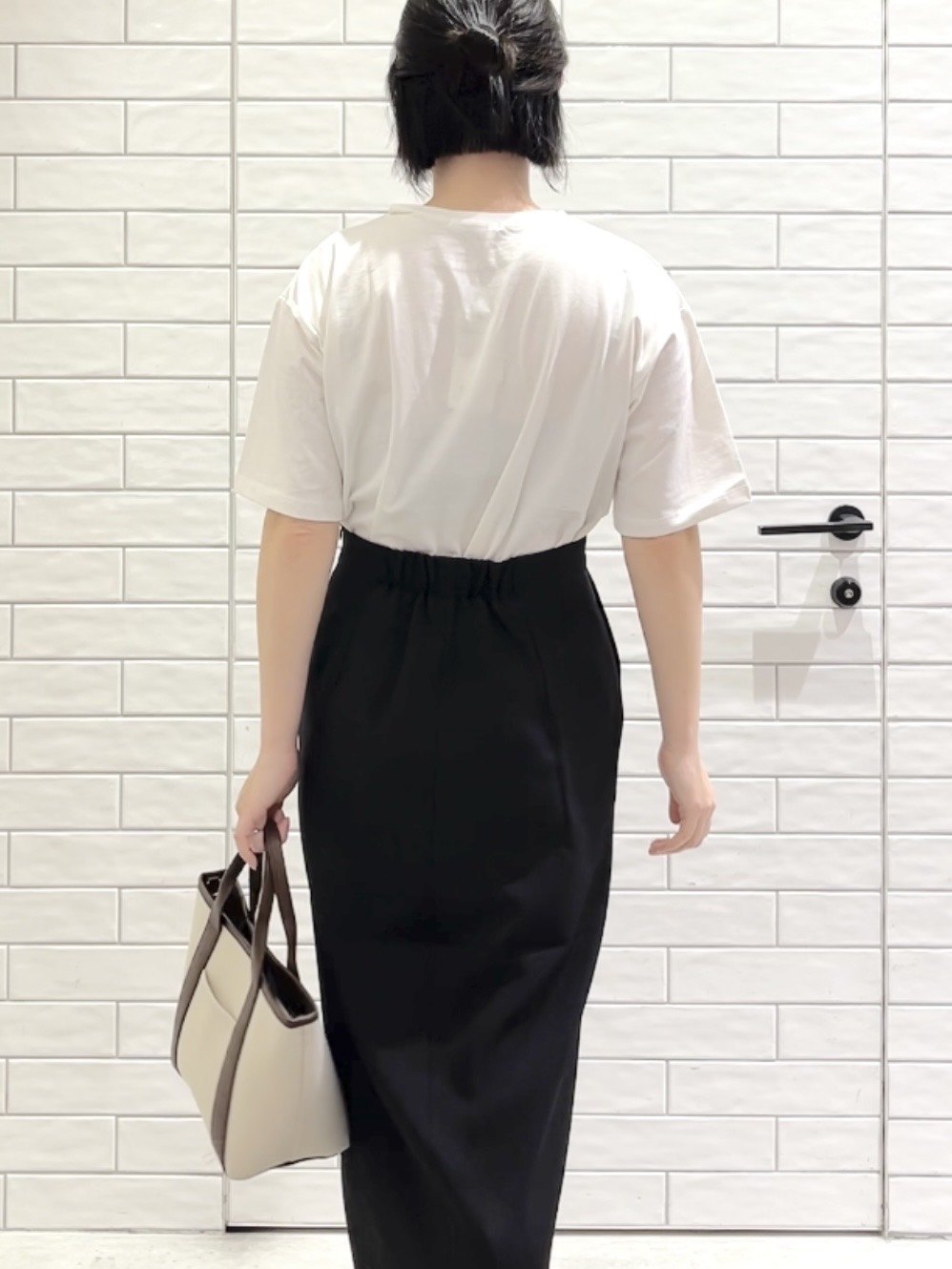 しおりさんの「OPAQUE.CLIP｜ロゴプリントアソートTシャツ【洗濯機OK】」を使ったコーディネート