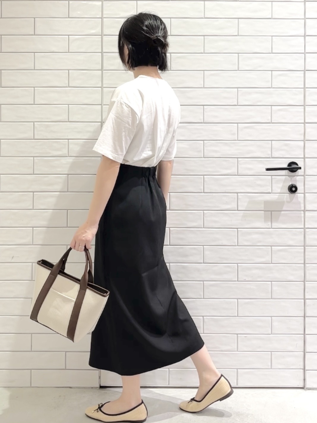 しおりさんの「OPAQUE.CLIP｜ロゴプリントアソートTシャツ【洗濯機OK】」を使ったコーディネート