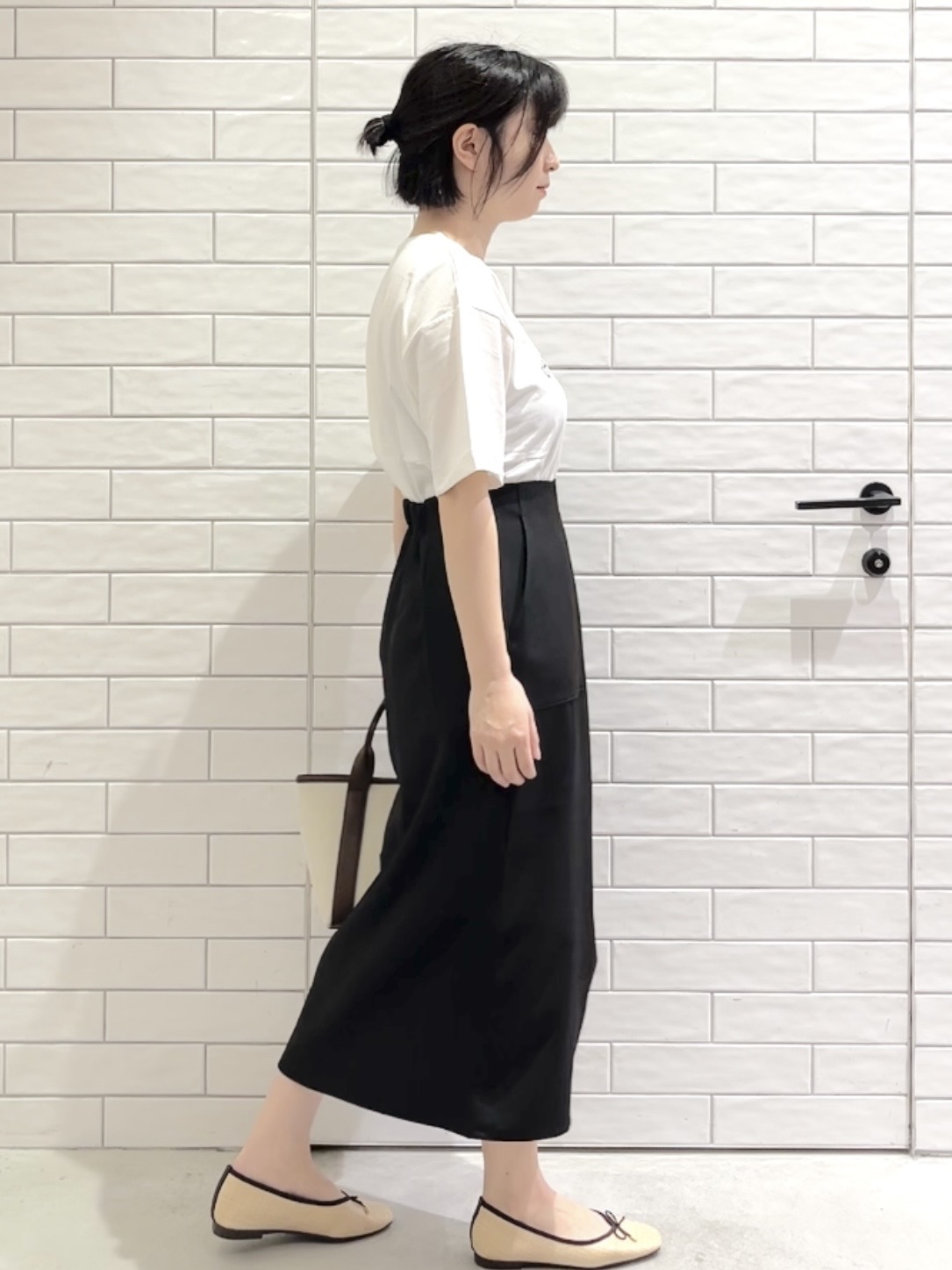 しおりさんの「OPAQUE.CLIP｜ロゴプリントアソートTシャツ【洗濯機OK】」を使ったコーディネート
