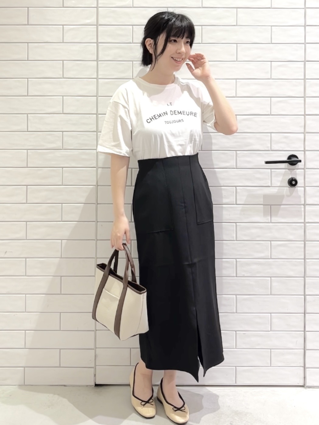 しおりさんの「OPAQUE.CLIP｜ロゴプリントアソートTシャツ【洗濯機OK】」を使ったコーディネート