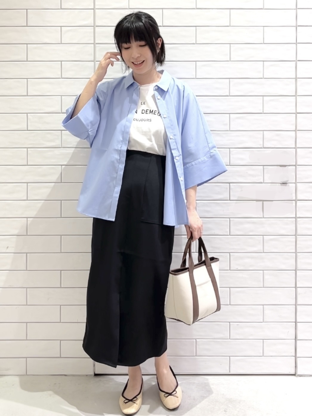 しおりさんの「OPAQUE.CLIP｜ロゴプリントアソートTシャツ【洗濯機OK】」を使ったコーディネート