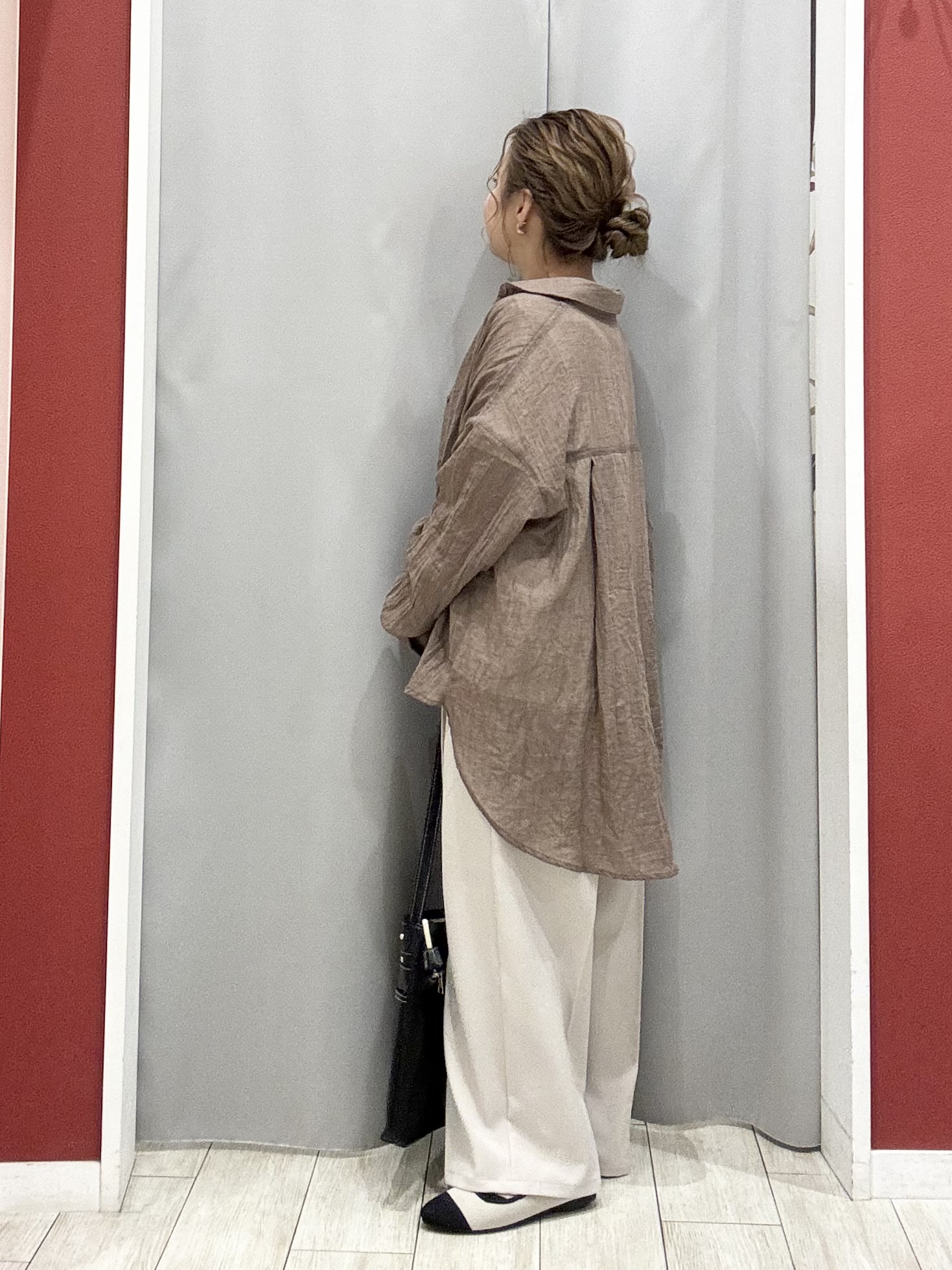 shioさんの「SHOO･LA･RUE｜【体型カバー】ふんわり質感 やわらかこなれシアーシャツ」を使ったコーディネート