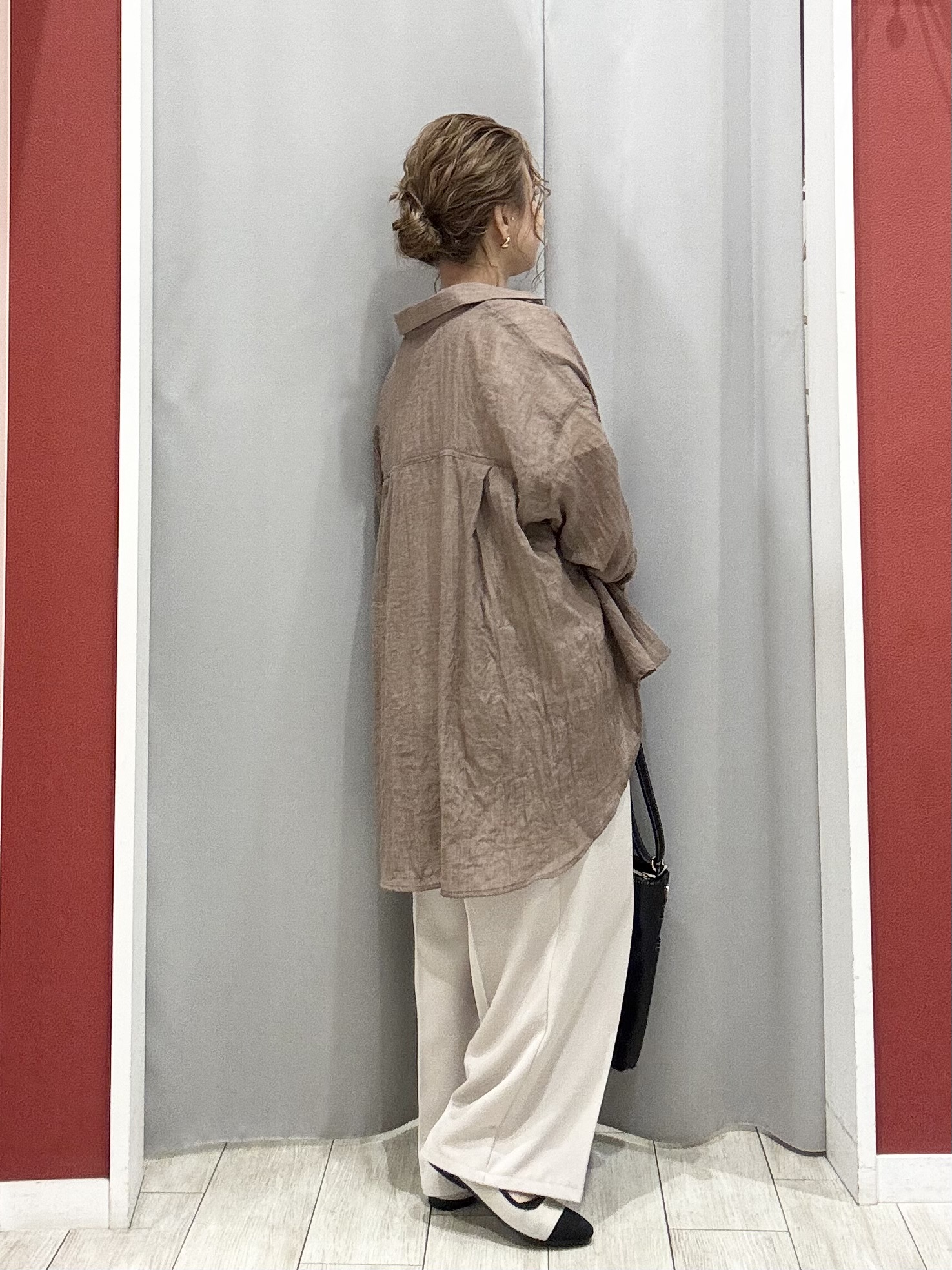 shioさんの「SHOO･LA･RUE｜【体型カバー】ふんわり質感 やわらかこなれシアーシャツ」を使ったコーディネート