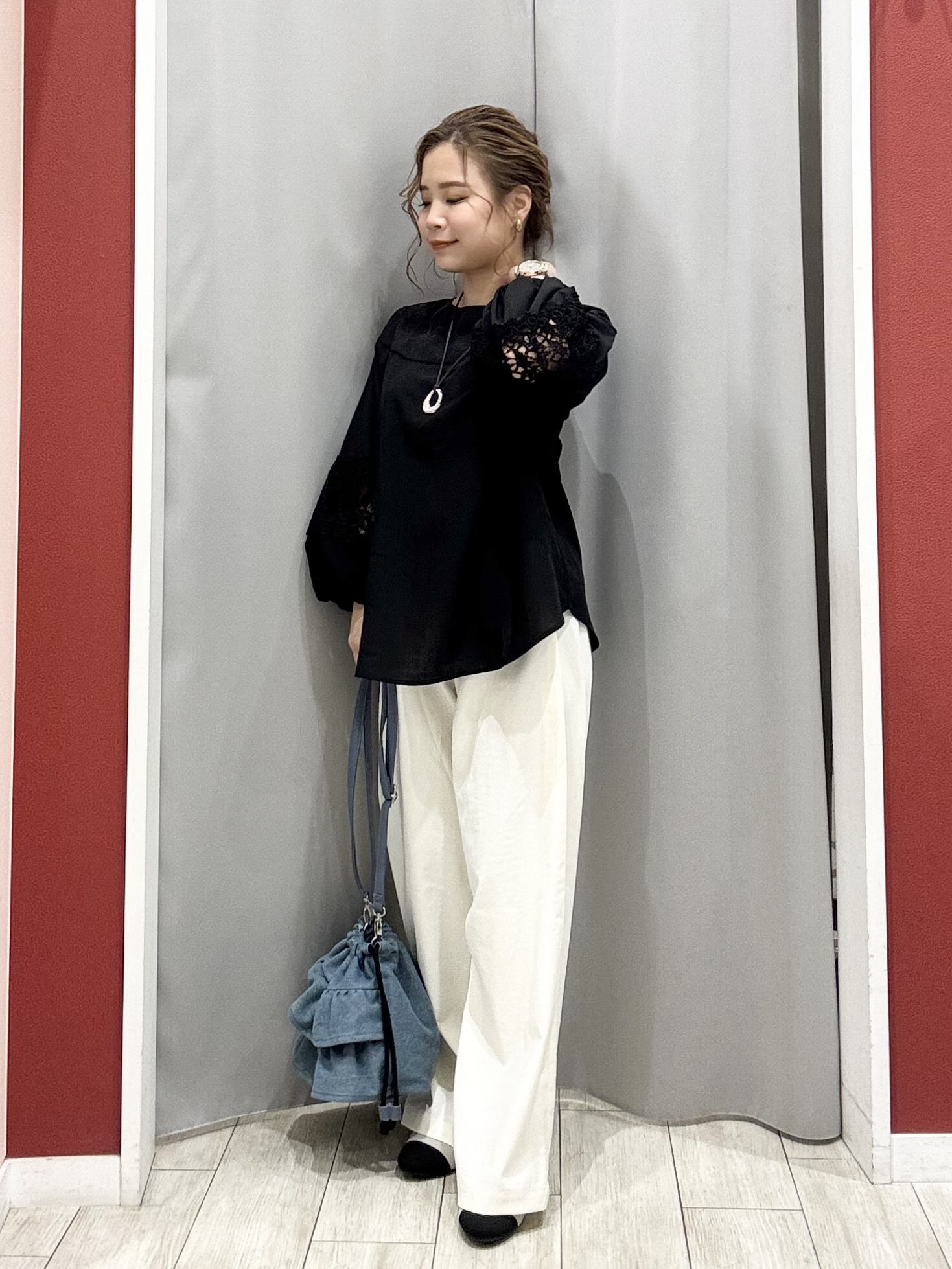 shioさんの「SHOO･LA･RUE｜【洗濯機可/7分袖】インせず着られる 透かし編み柄が上品な レース切替シャツ」を使ったコーディネート