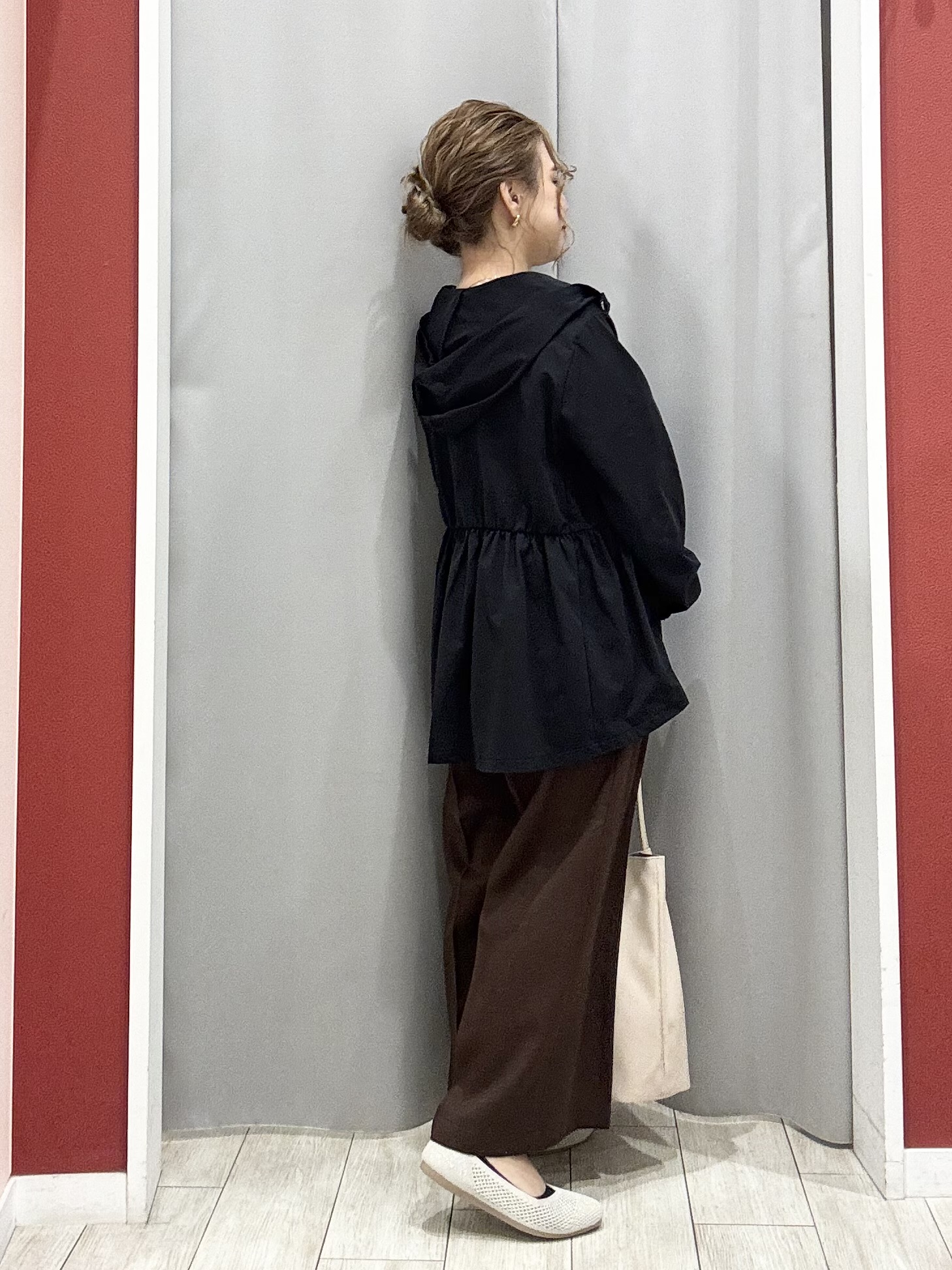 shioさんの「SHOO･LA･RUE｜【ひんやり/S-LL/体型カバー】ペプラムフリルとゴールドパーツが女性らしい UVパーカ」を使ったコーディネート