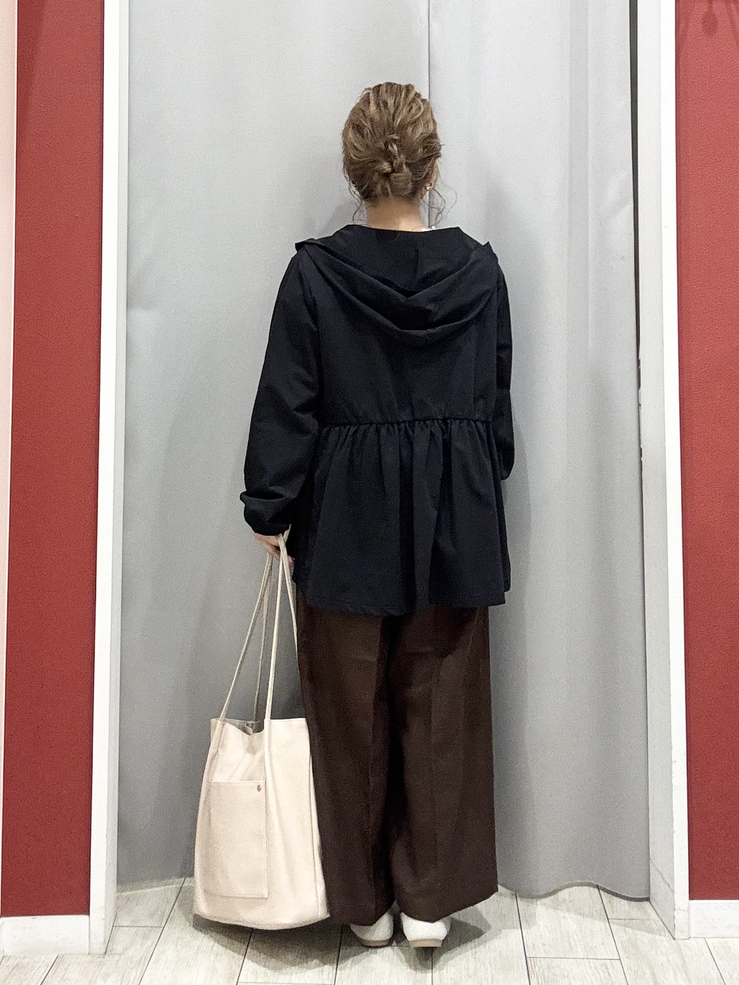 shioさんの「SHOO･LA･RUE｜【ひんやり/S-LL/体型カバー】ペプラムフリルとゴールドパーツが女性らしい UVパーカ」を使ったコーディネート