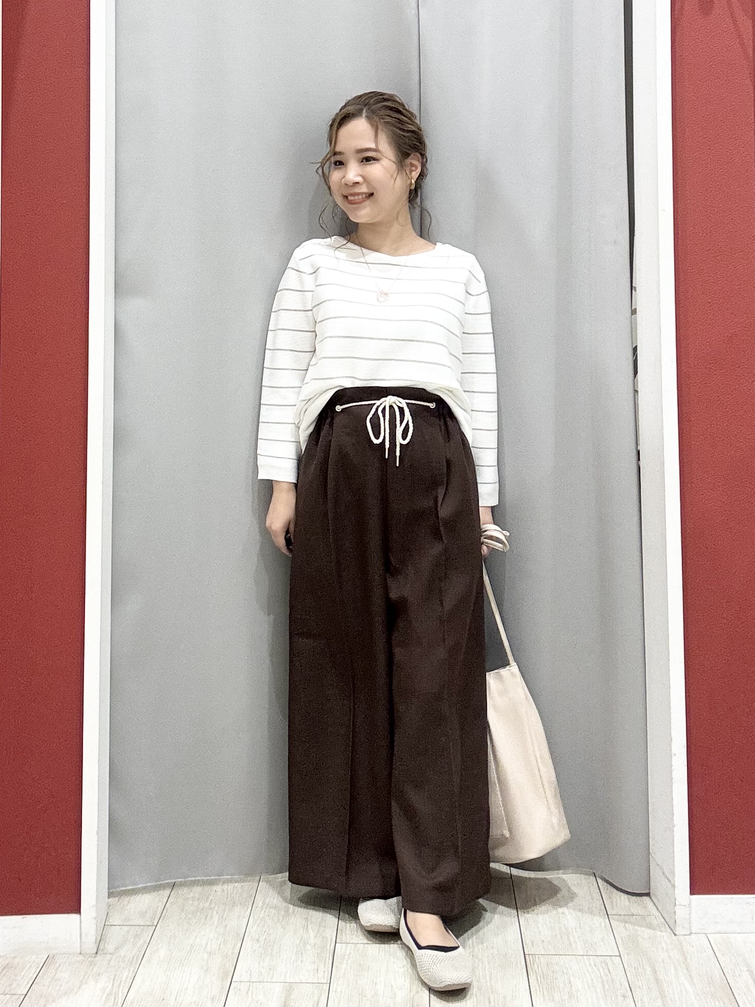 shioさんの「SHOO･LA･RUE｜【ひんやり/S-LL/体型カバー】ペプラムフリルとゴールドパーツが女性らしい UVパーカ」を使ったコーディネート