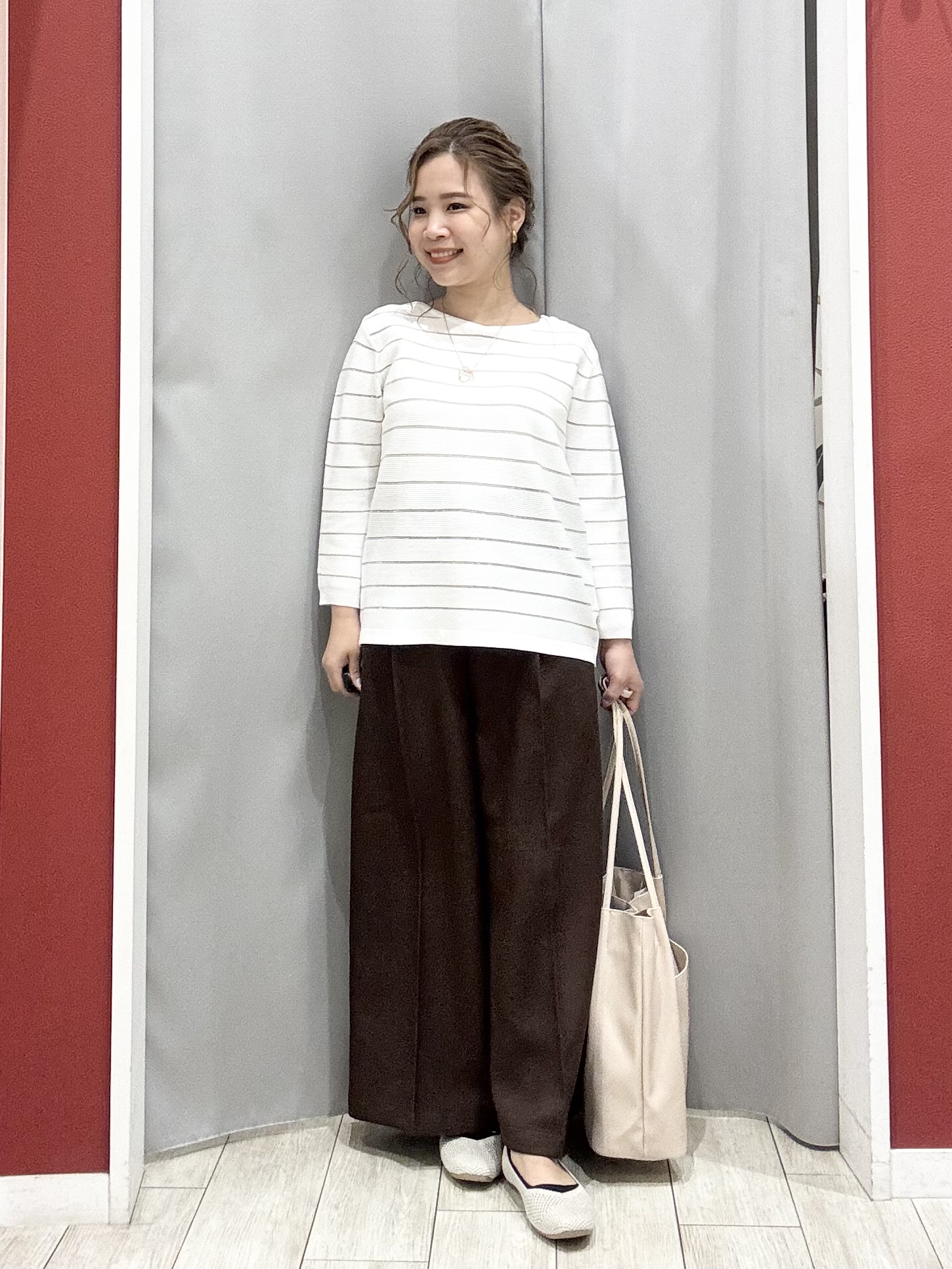 shioさんの「SHOO･LA･RUE｜【ひんやり/S-LL/体型カバー】ペプラムフリルとゴールドパーツが女性らしい UVパーカ」を使ったコーディネート