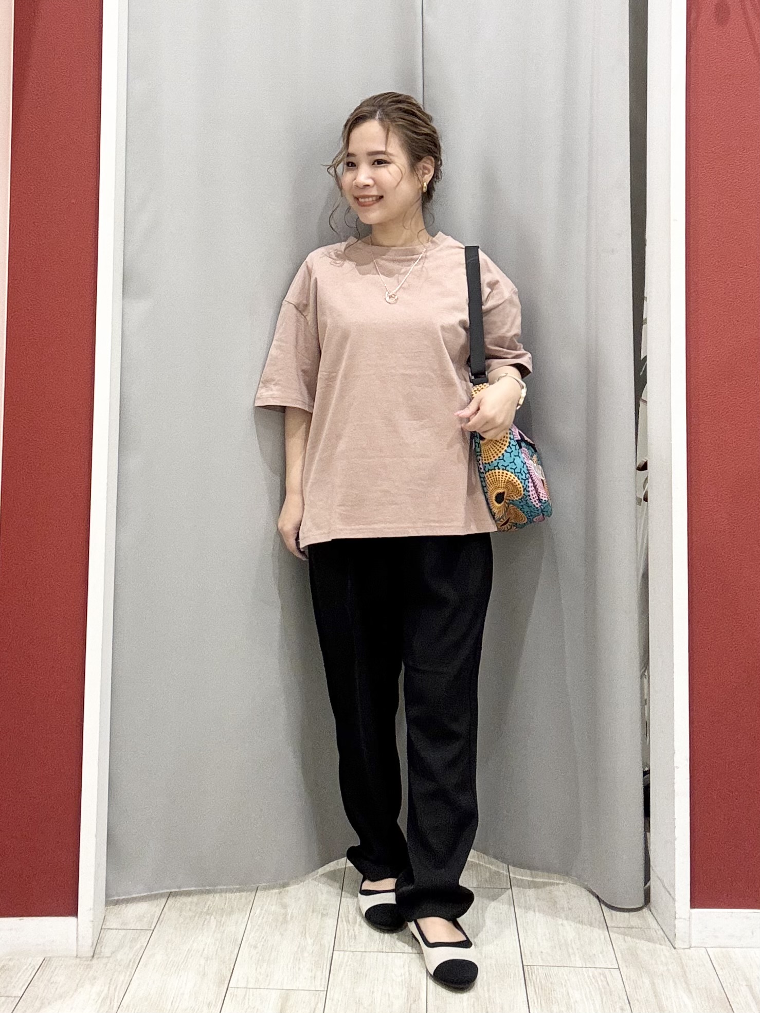 shioさんの「SHOO･LA･RUE｜【ひんやり/S-LL/体型カバー】ペプラムフリルとゴールドパーツが女性らしい UVパーカ」を使ったコーディネート