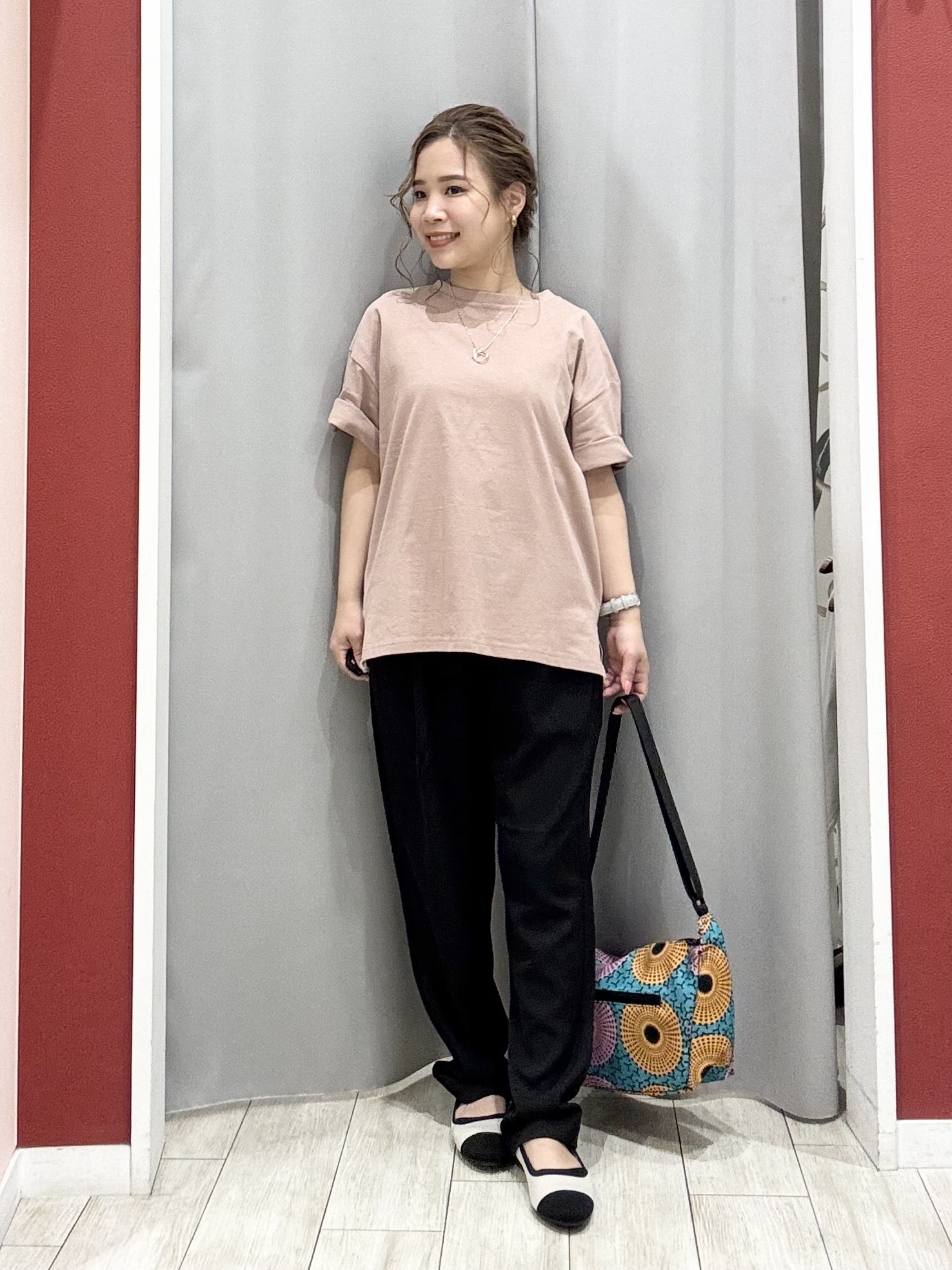 shioさんの「SHOO･LA･RUE｜【ひんやり/S-LL/体型カバー】ペプラムフリルとゴールドパーツが女性らしい UVパーカ」を使ったコーディネート