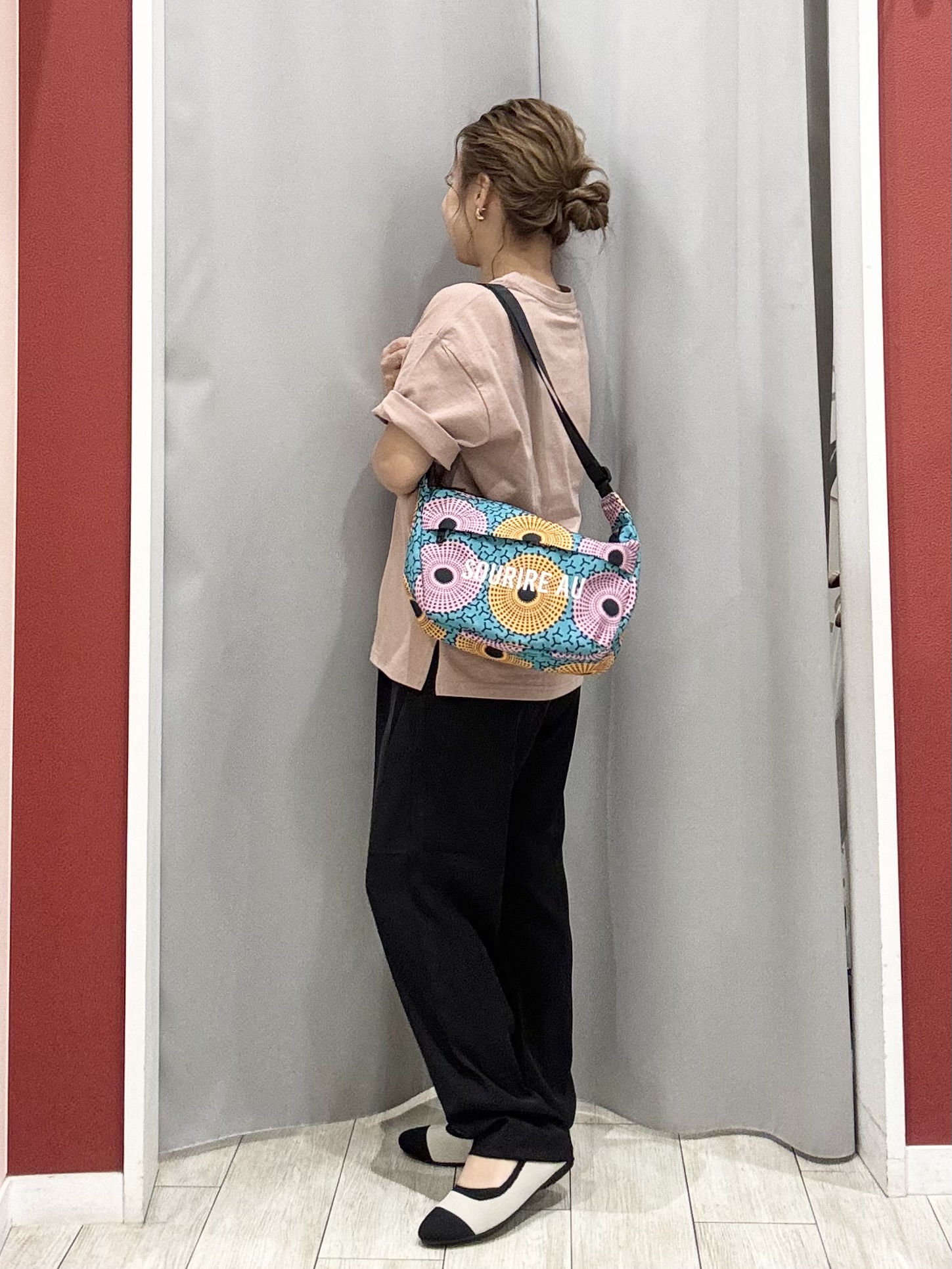 shioさんの「SHOO･LA･RUE｜【ひんやり/S-LL/体型カバー】ペプラムフリルとゴールドパーツが女性らしい UVパーカ」を使ったコーディネート