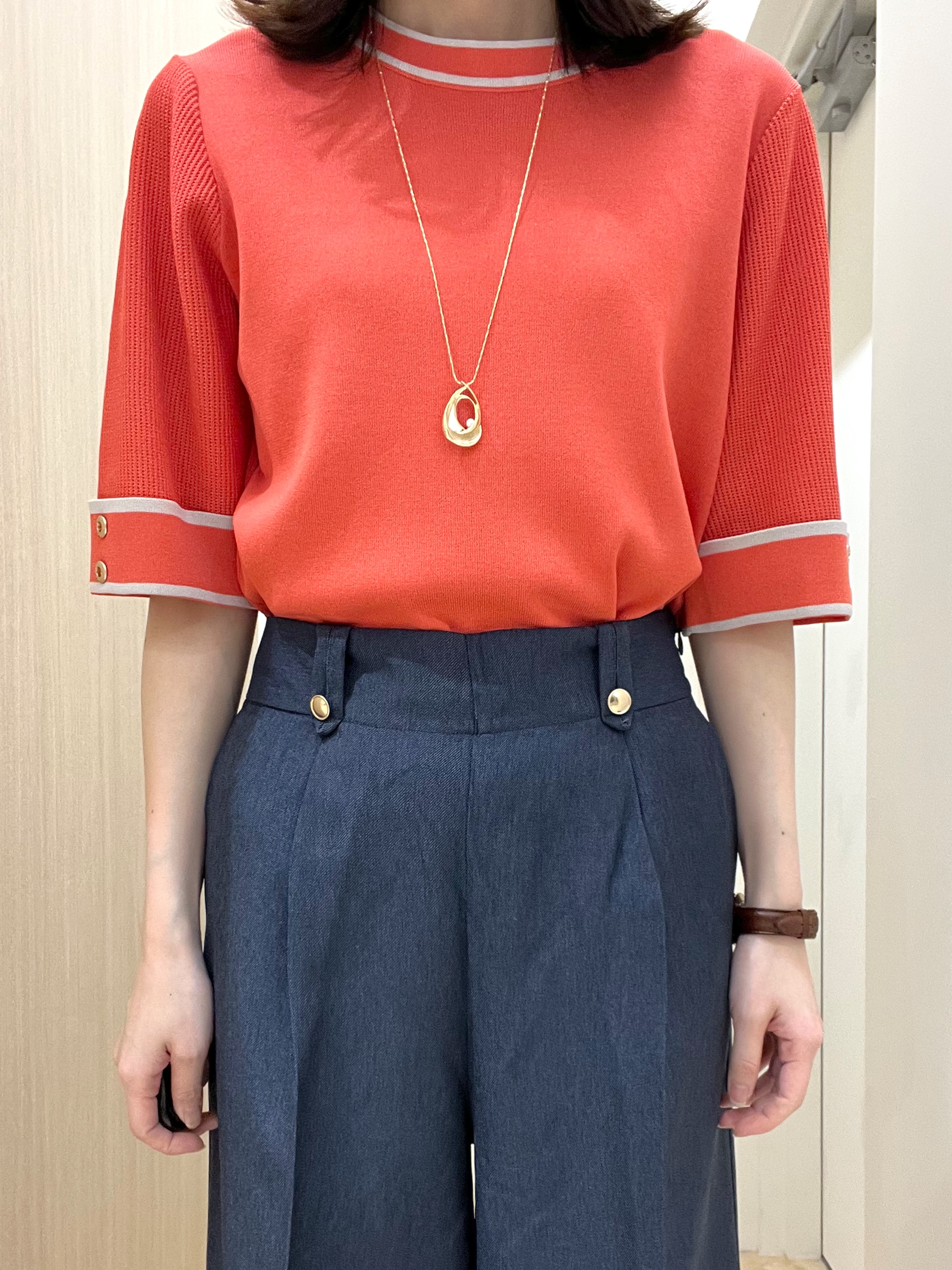  おまつさんの「grove｜【シリーズ累計36万枚/名品ニット】やわらかドライタッチ 袖メッシュ編みニット」を使ったコーディネート