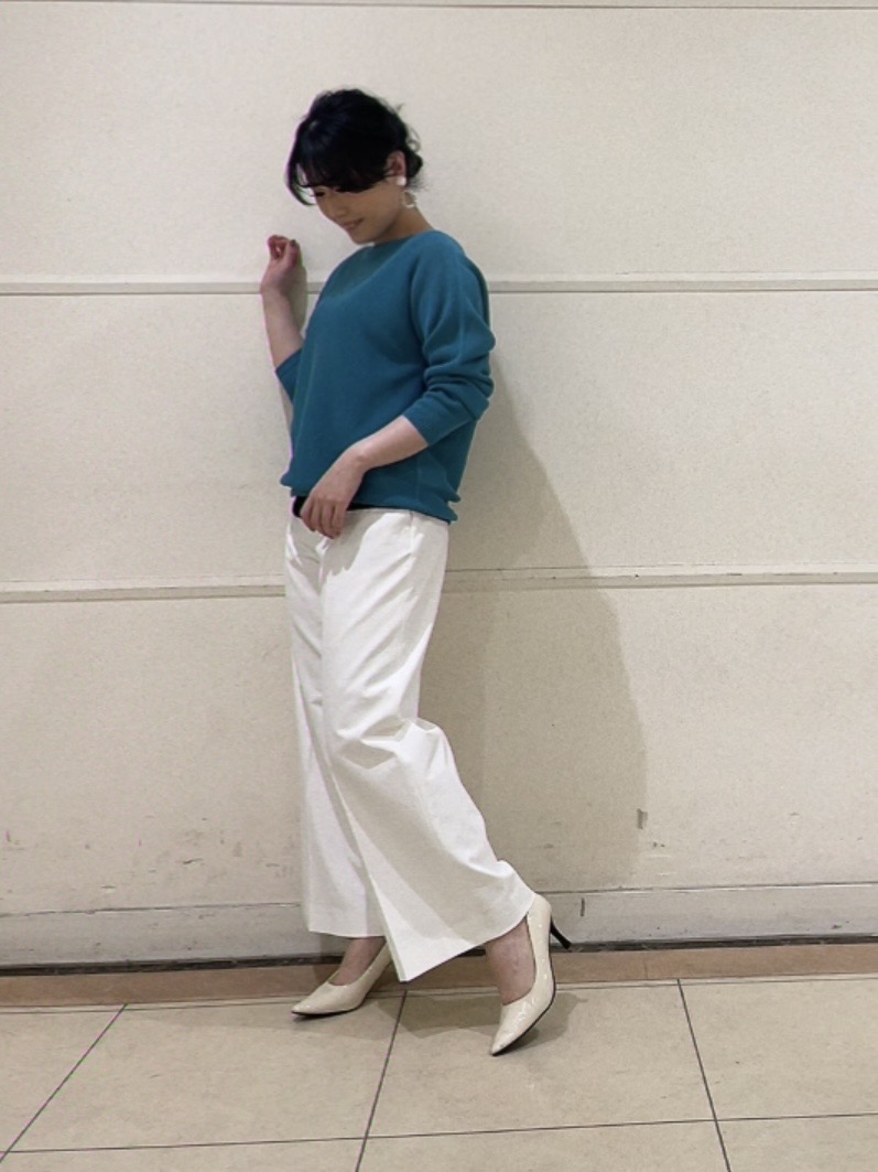 watanabeさんの「UNTITLED｜【古畑星夏さん着用/8色展開/程よい透け感】ドライタッチボートネックニット」を使ったコーディネート