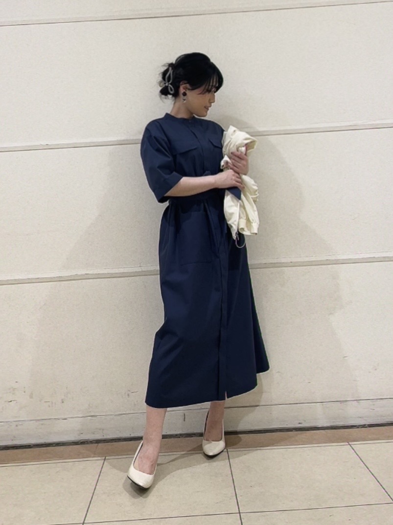 watanabeさんの「UNTITLED｜【洗える/前開きボタン】シャンブレーシャツワンピース」を使ったコーディネート