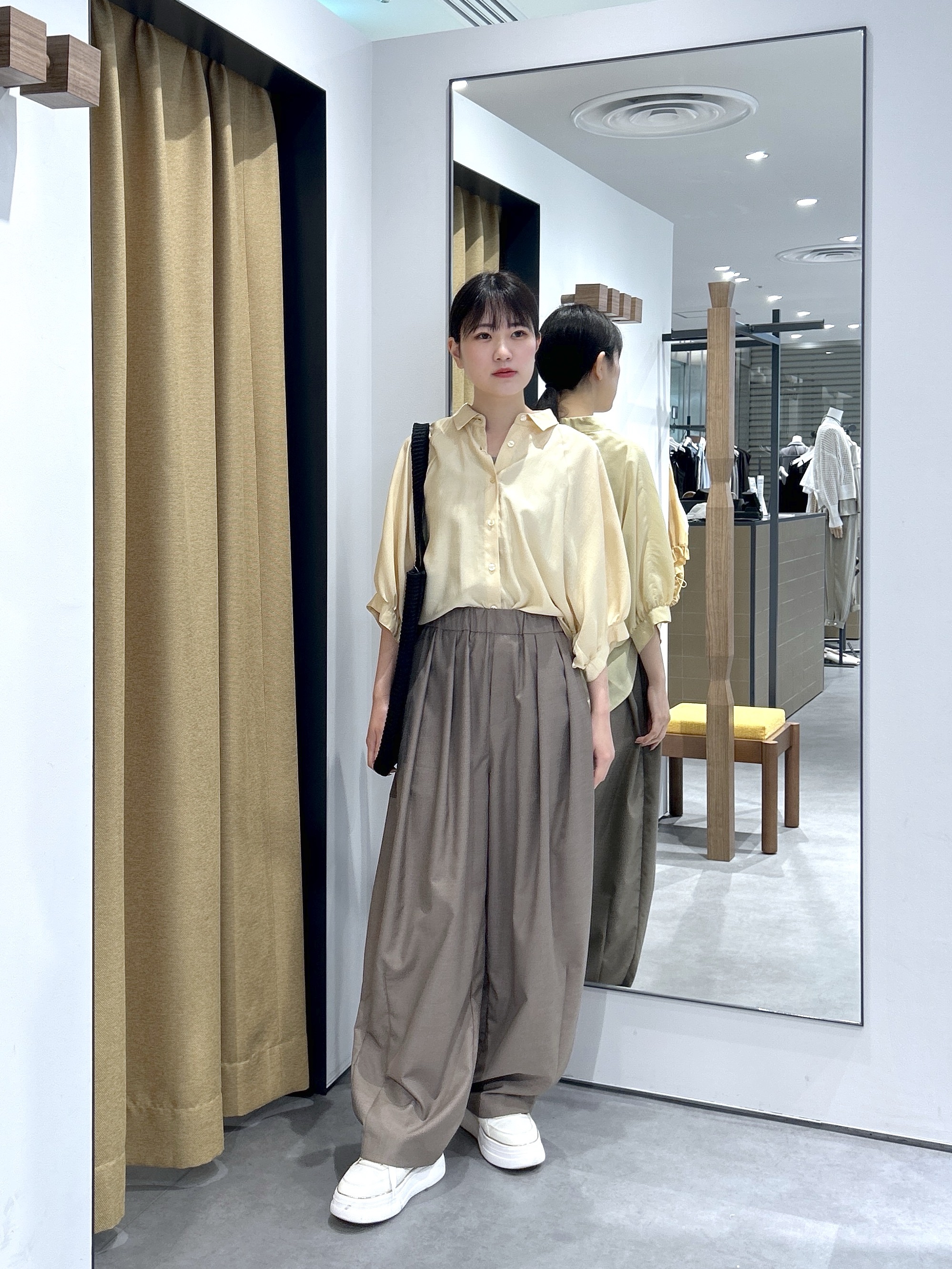 Renoさんの「INDIVI｜バックドロストブラウス」を使ったコーディネート