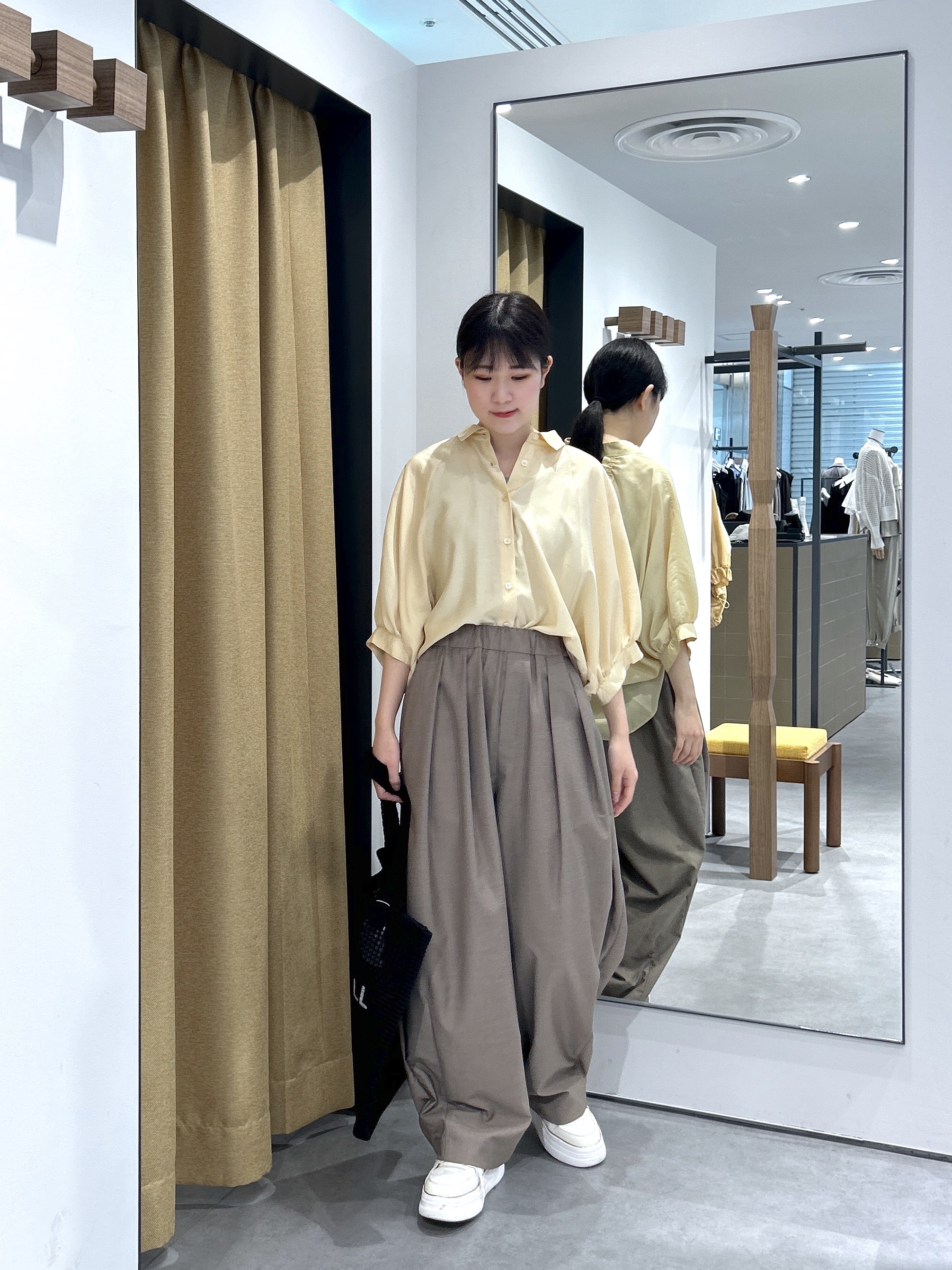Renoさんの「INDIVI｜バックドロストブラウス」を使ったコーディネート