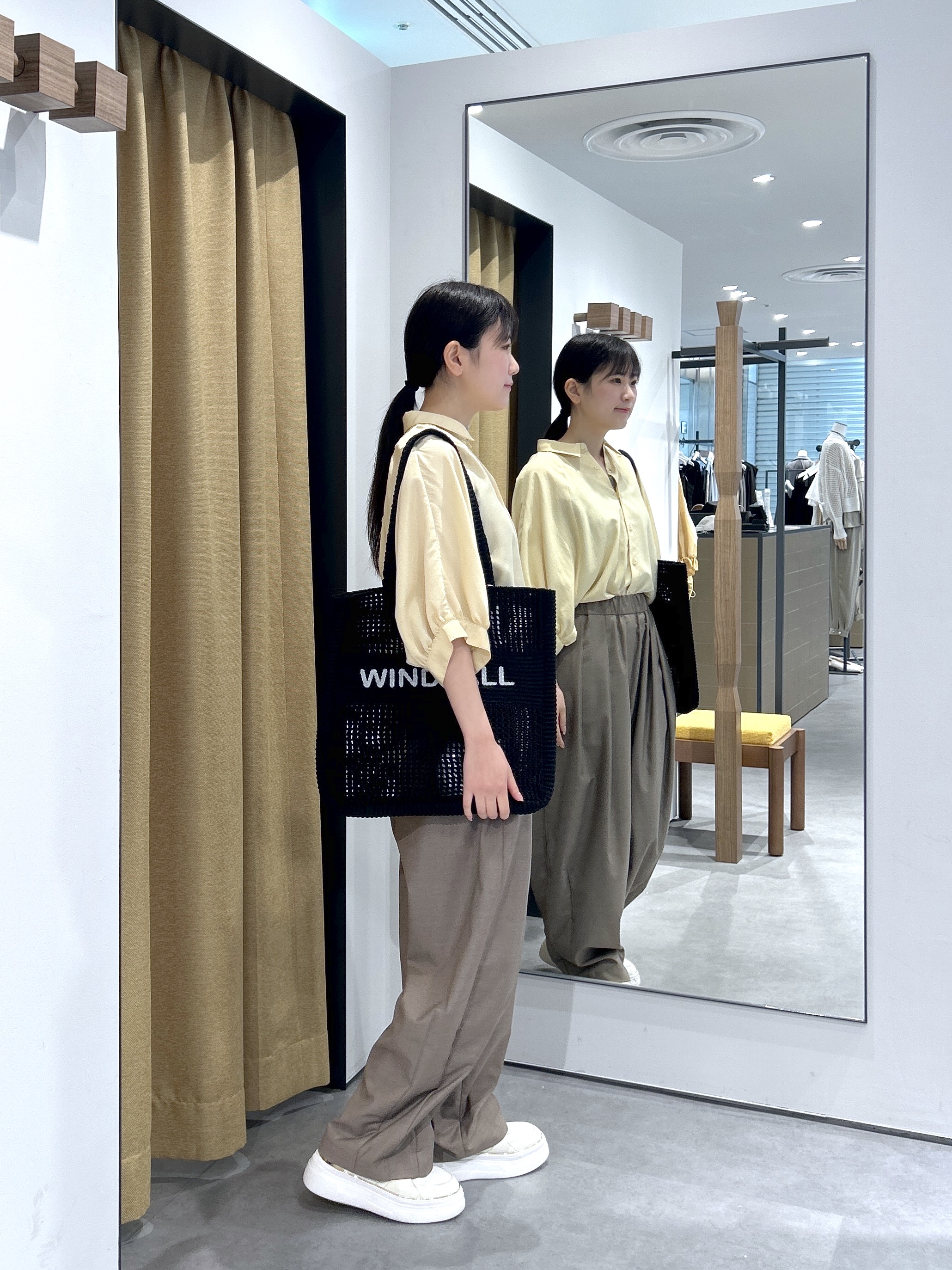 Renoさんの「INDIVI｜バックドロストブラウス」を使ったコーディネート
